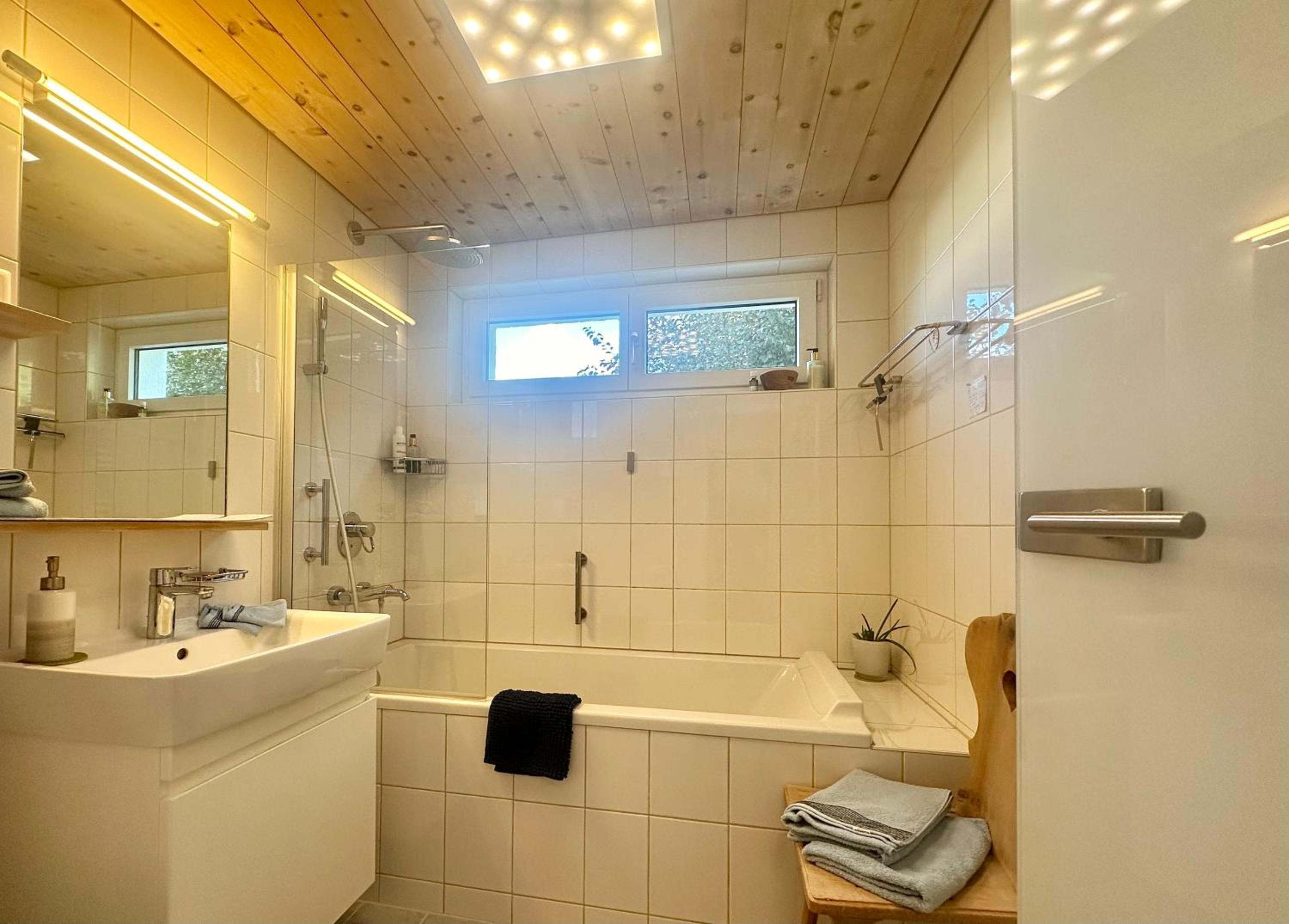 Chasa Stefania, modernes Engadiner Haus mit Wellness und Sauna