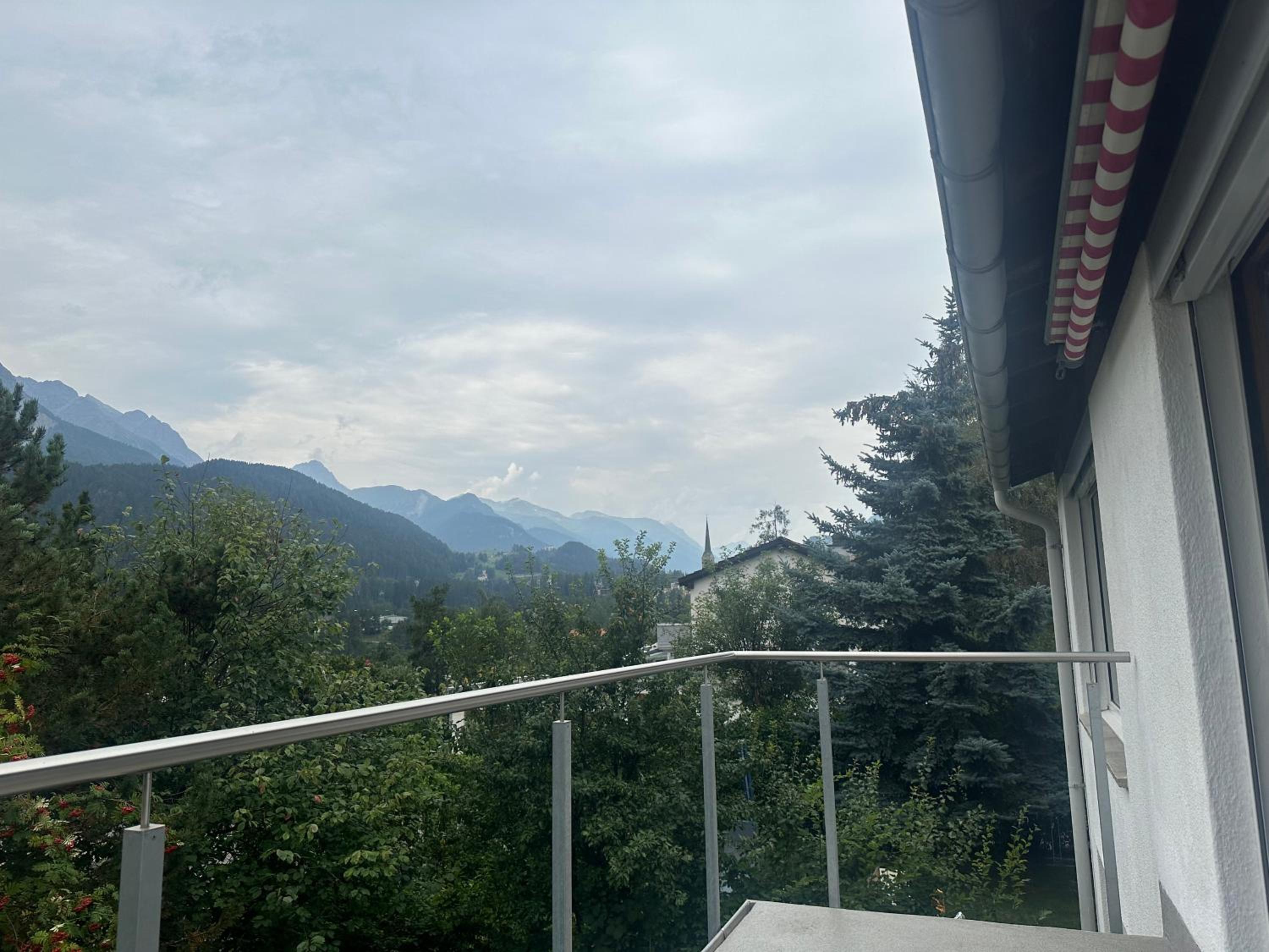 Chasa Stefania, modernes Engadiner Haus mit Wellness und Sauna