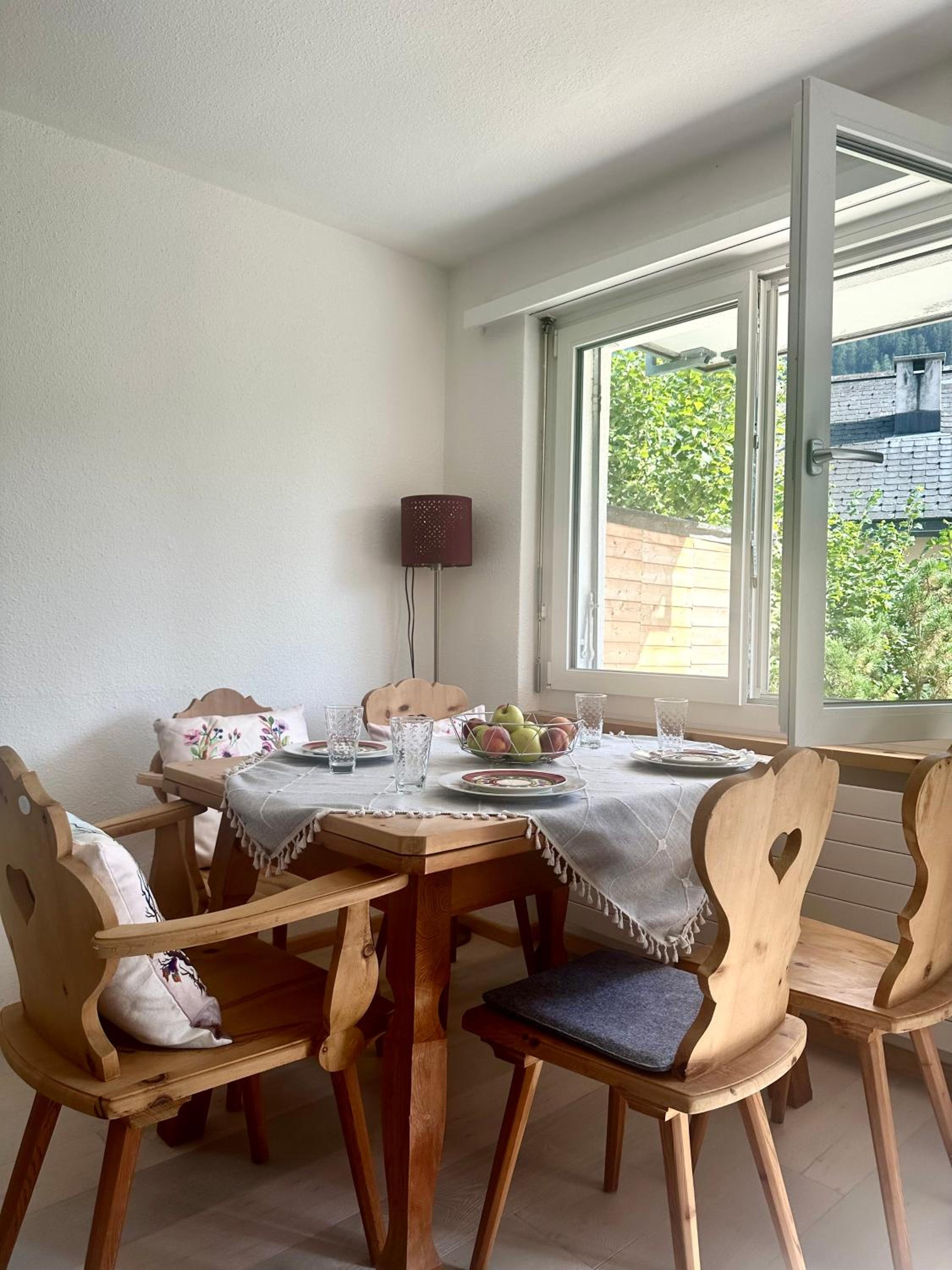 Chasa Stefania, modernes Engadiner Haus mit Wellness und Sauna