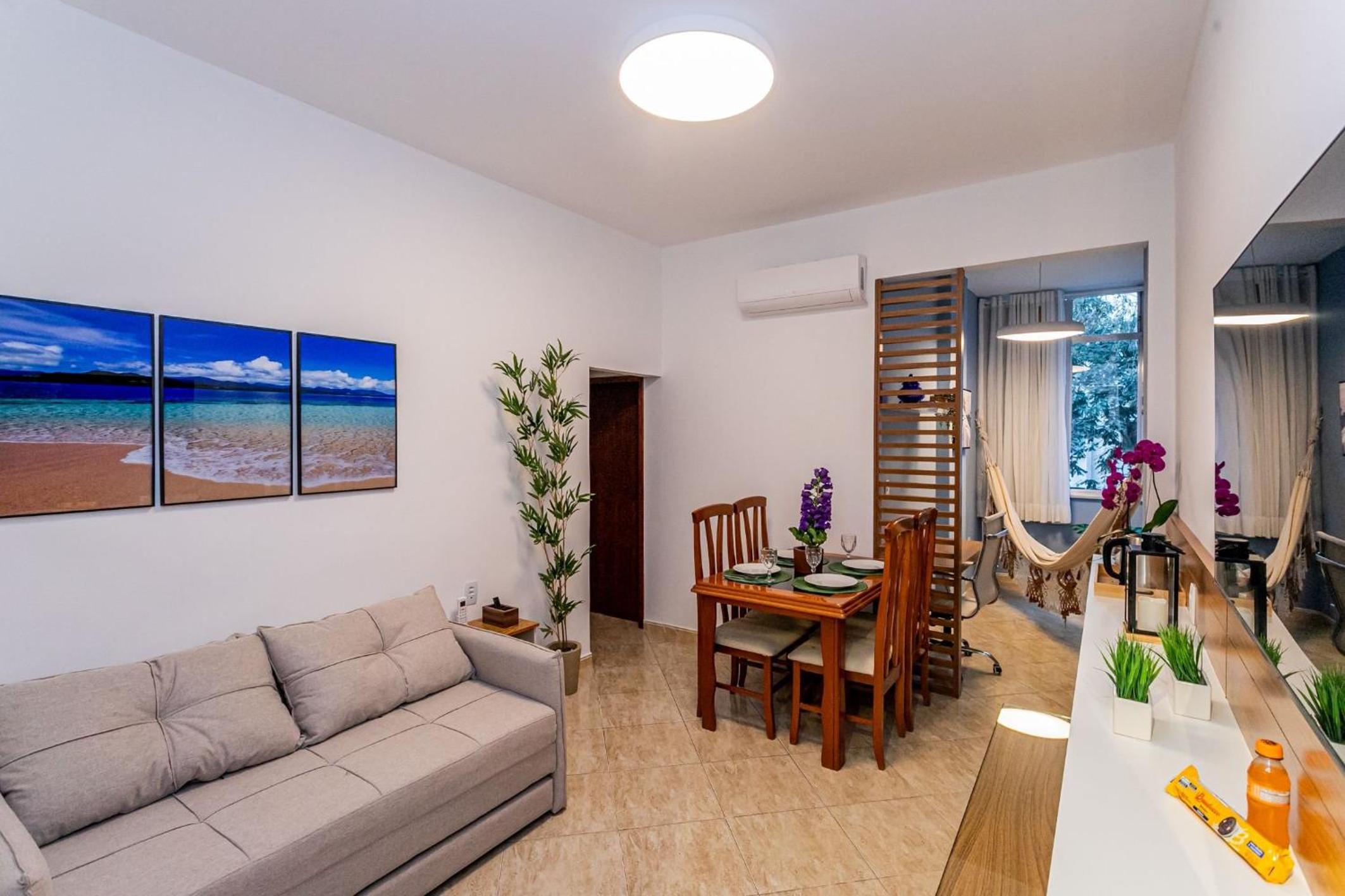 Copacabana: Beach and Elegance | 5 Guests