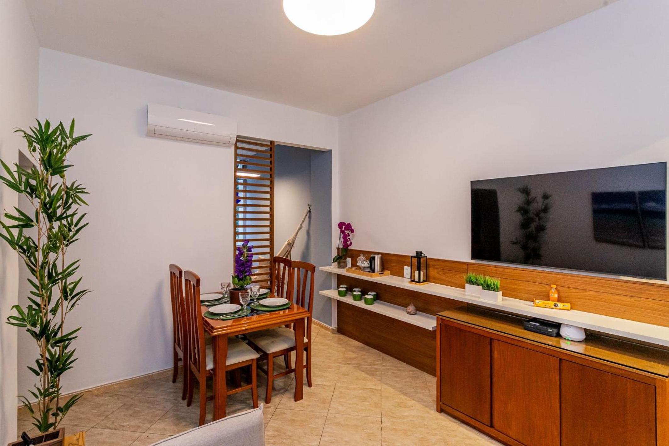 Copacabana: Beach and Elegance | 5 Guests