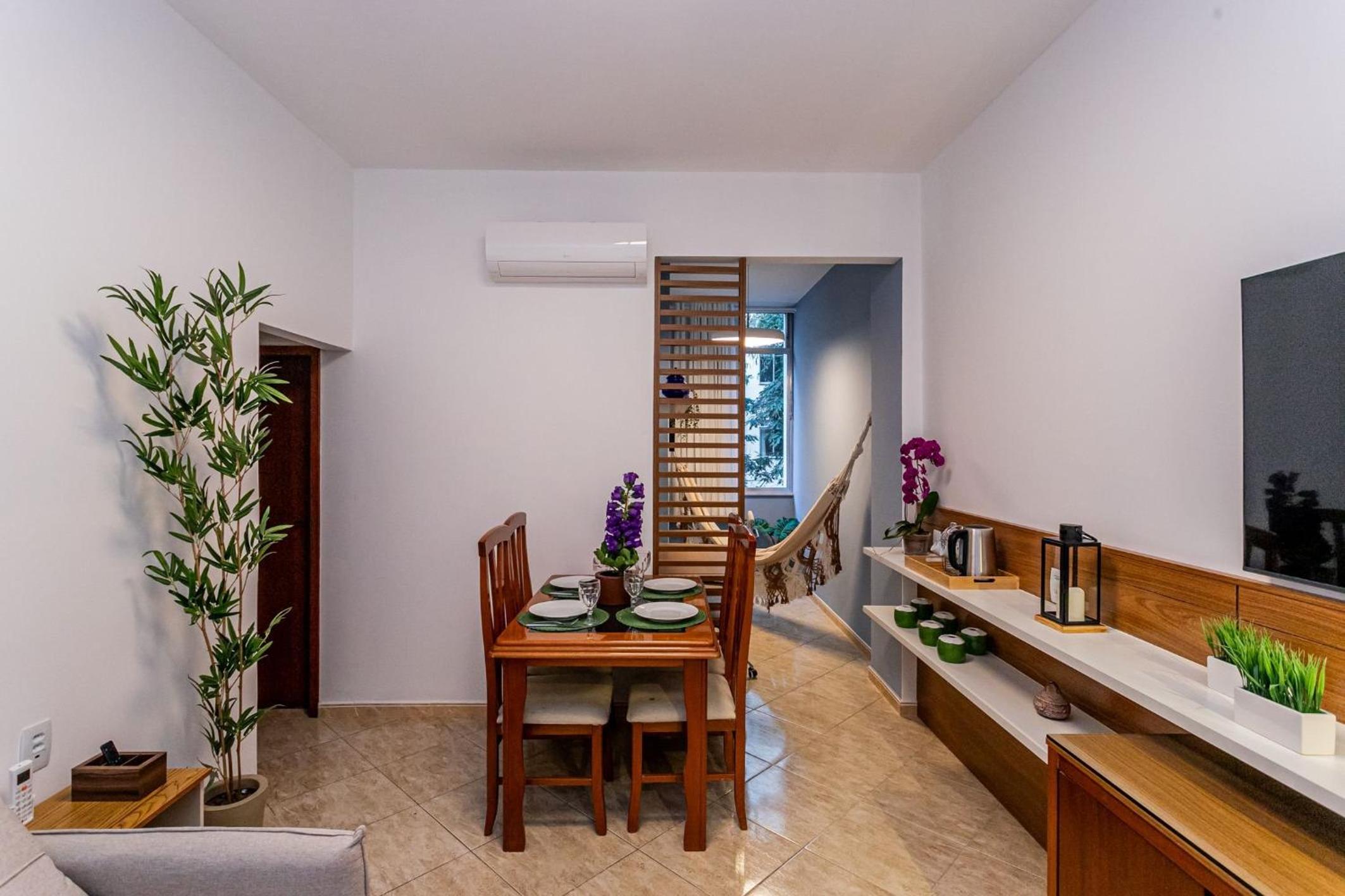 Copacabana: Beach and Elegance | 5 Guests