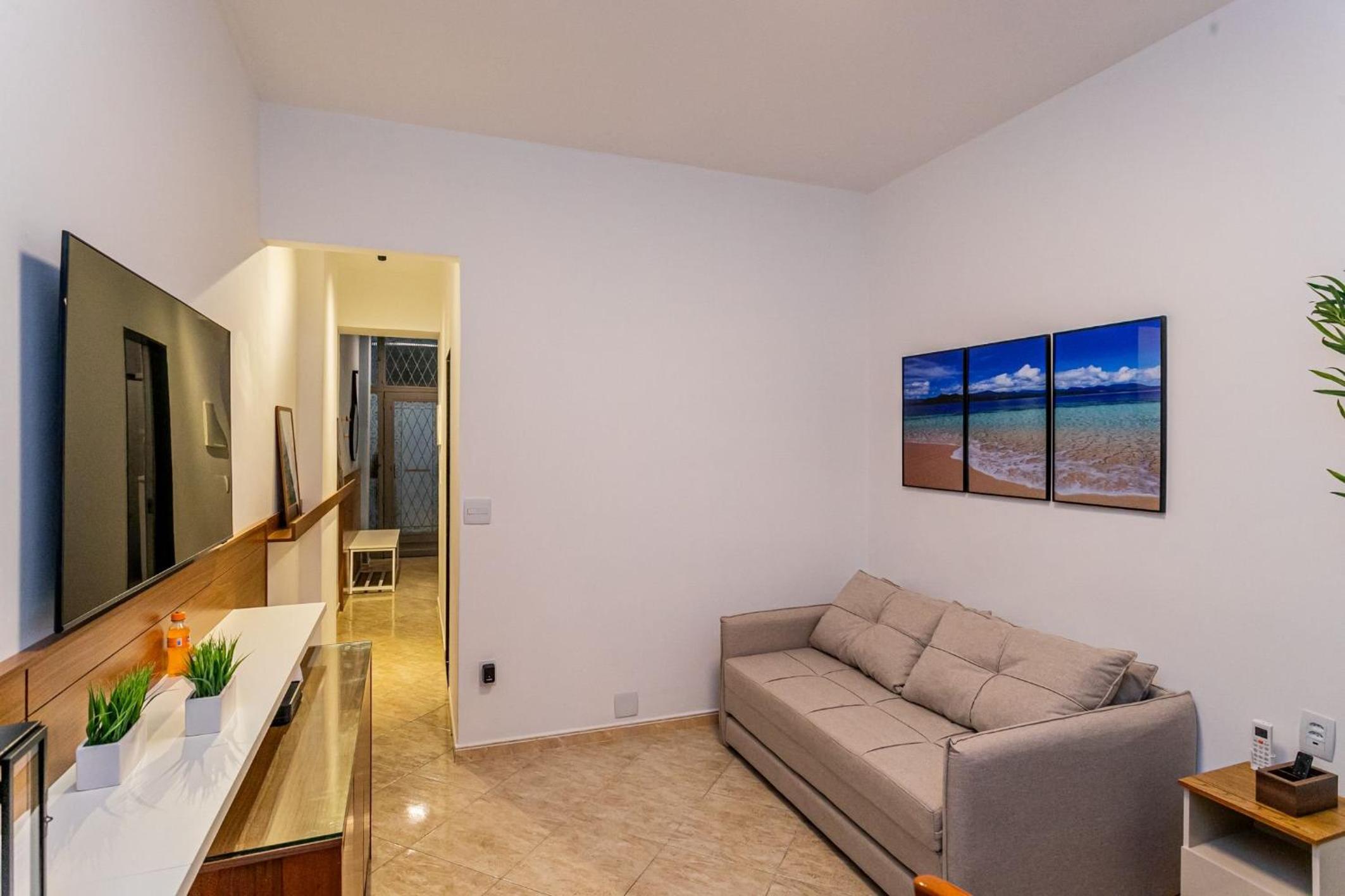 Copacabana: Beach and Elegance | 5 Guests