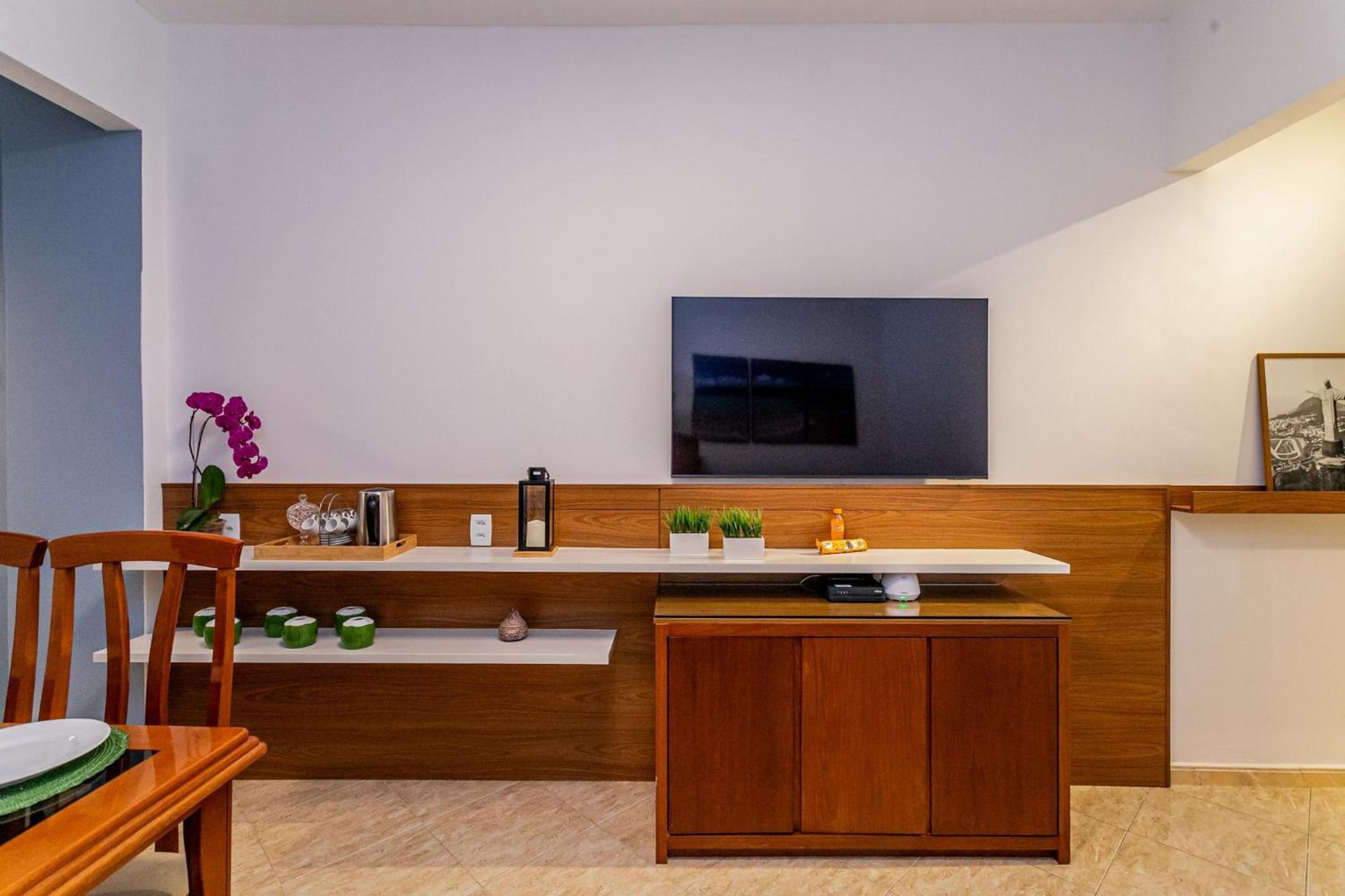 Copacabana: Beach and Elegance | 5 Guests