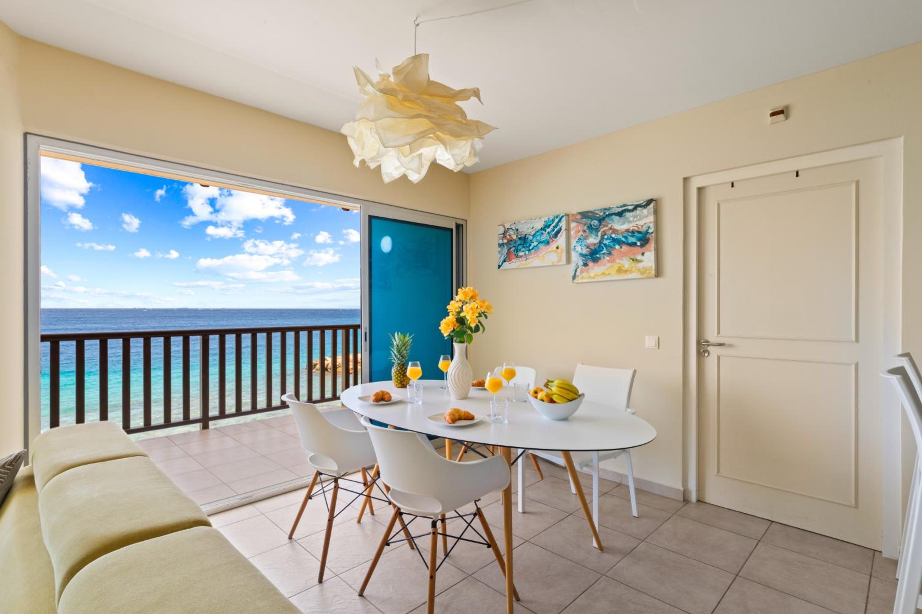 Heerlijk appartement met prachtig uitzicht op zee!
