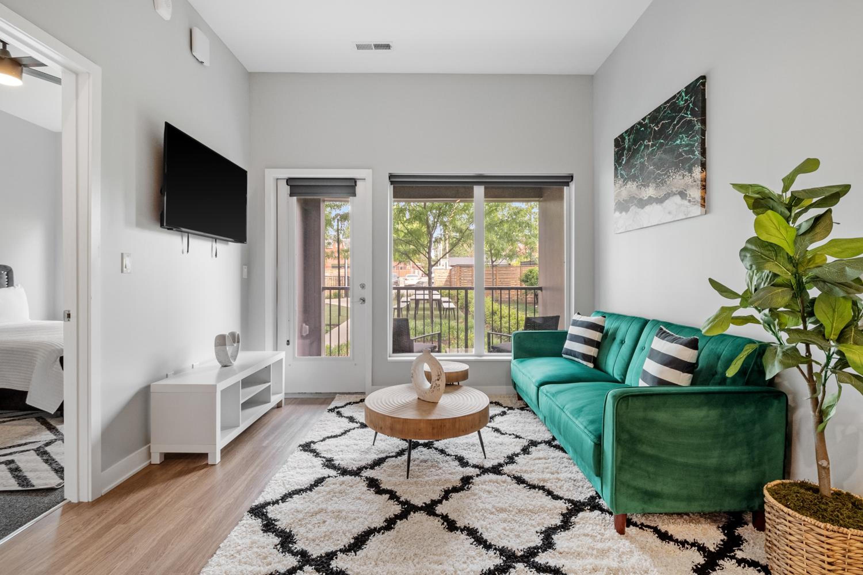 Ofallon Vacations - Luxury 1 Bedroom Apartment Near Tower Grove Park - Property Image 1