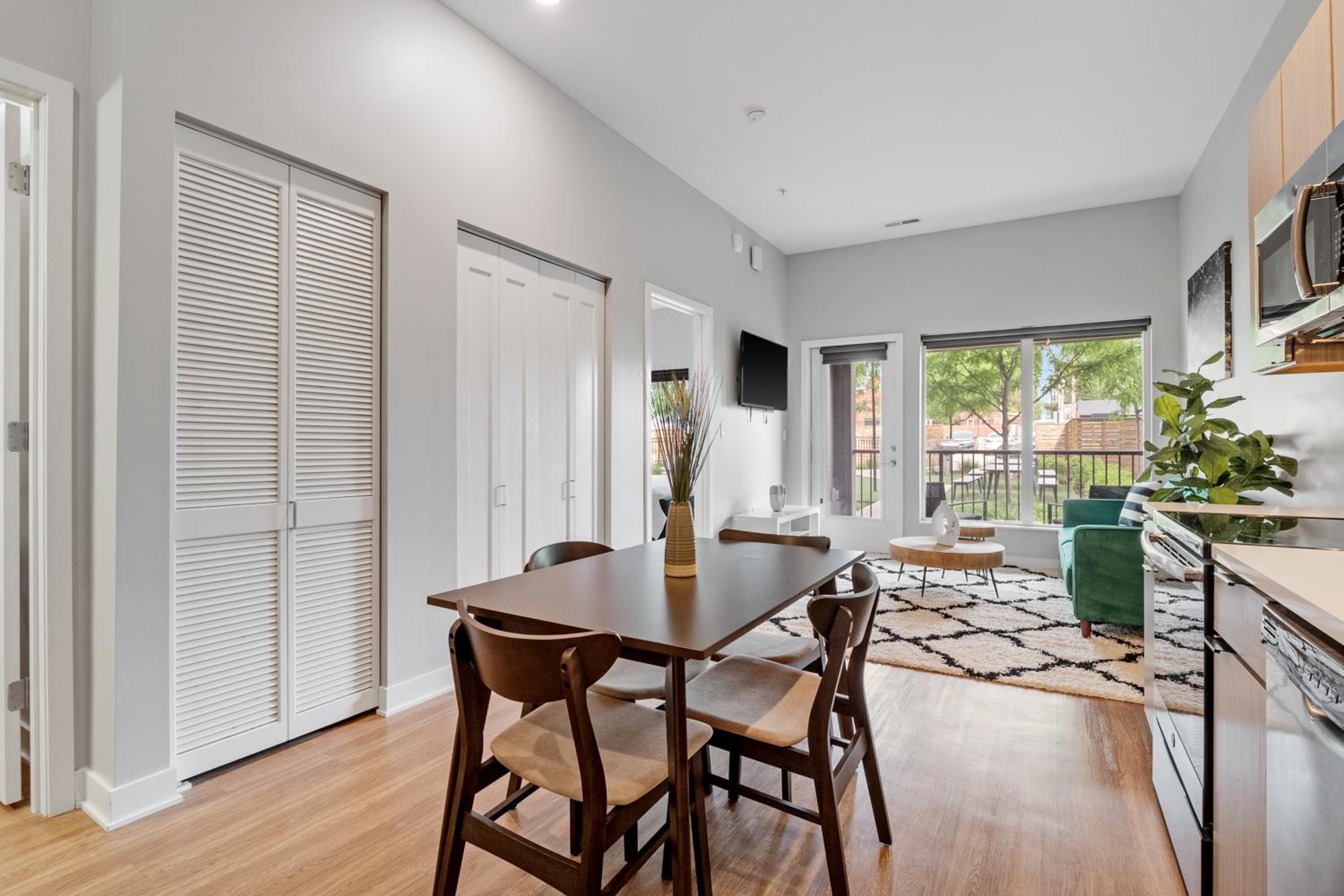 Luxury 1 Bedroom Apartment Near Tower Grove Park - Property Image 25