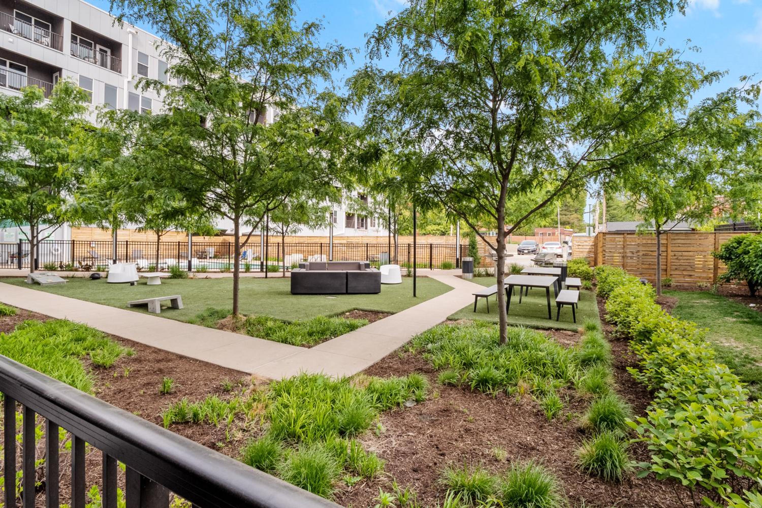 Luxury 1 Bedroom Apartment Near Tower Grove Park - Property Image 17