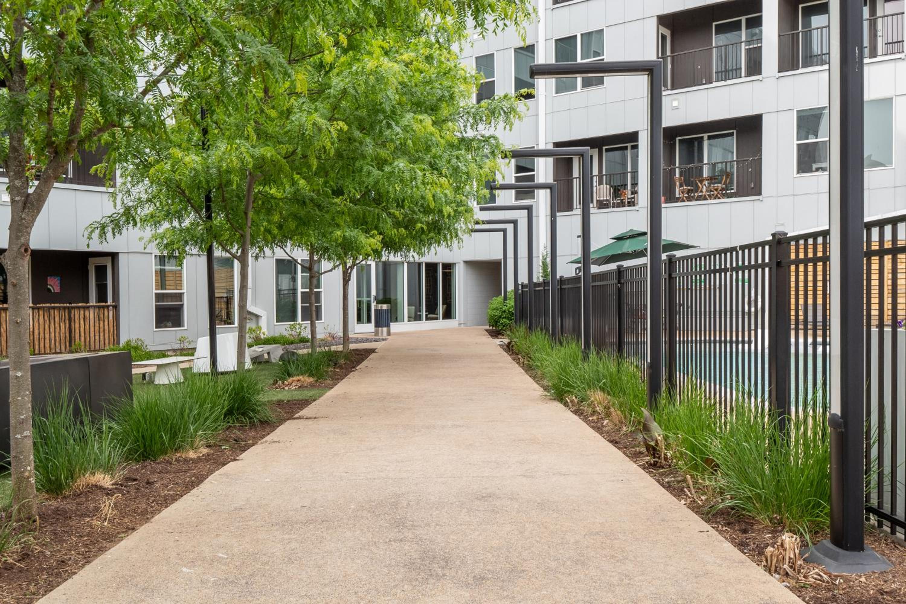 Luxury 1 Bedroom Apartment Near Tower Grove Park - Property Image 13