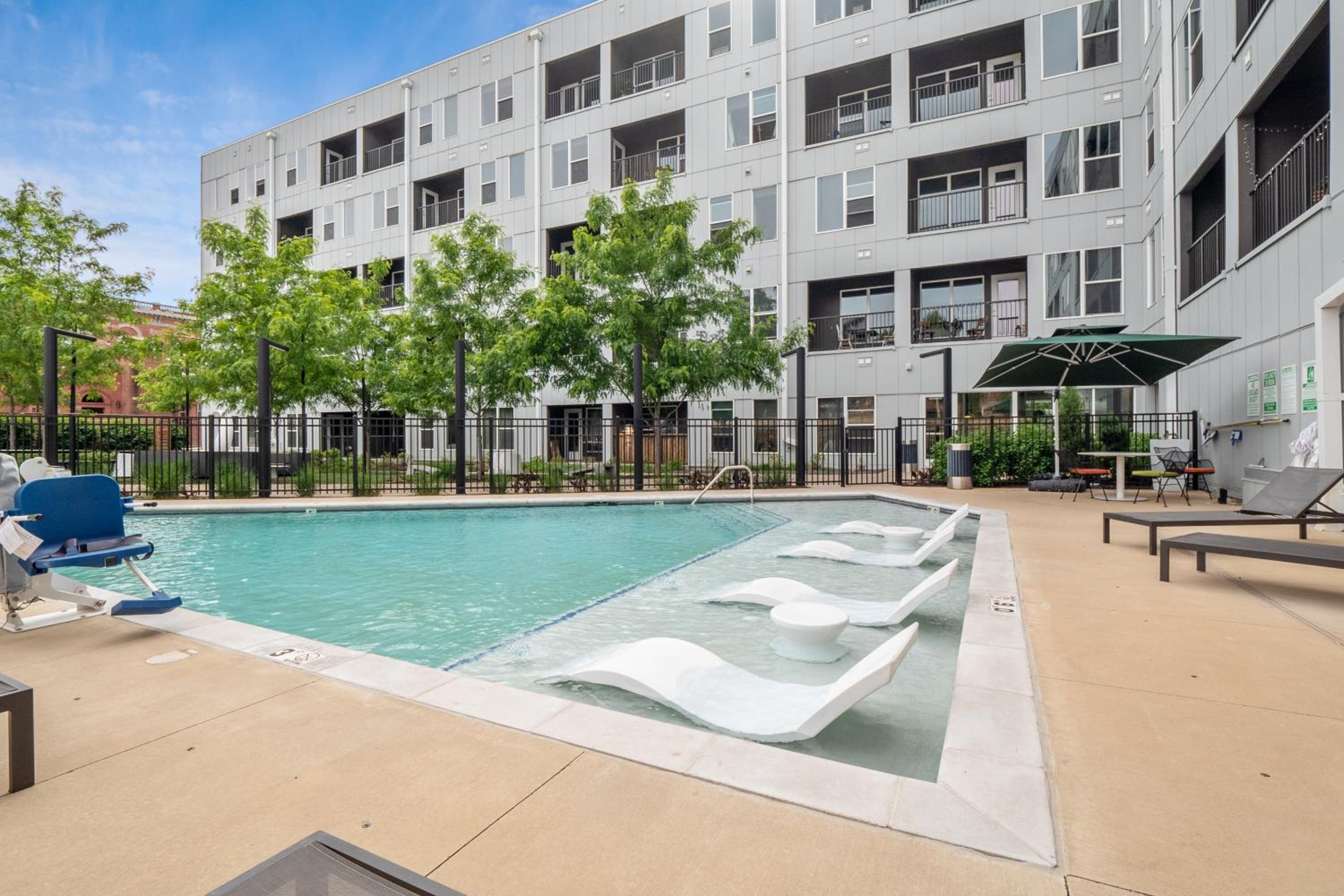 Luxury 1 Bedroom Apartment Near Tower Grove Park - Property Image 16