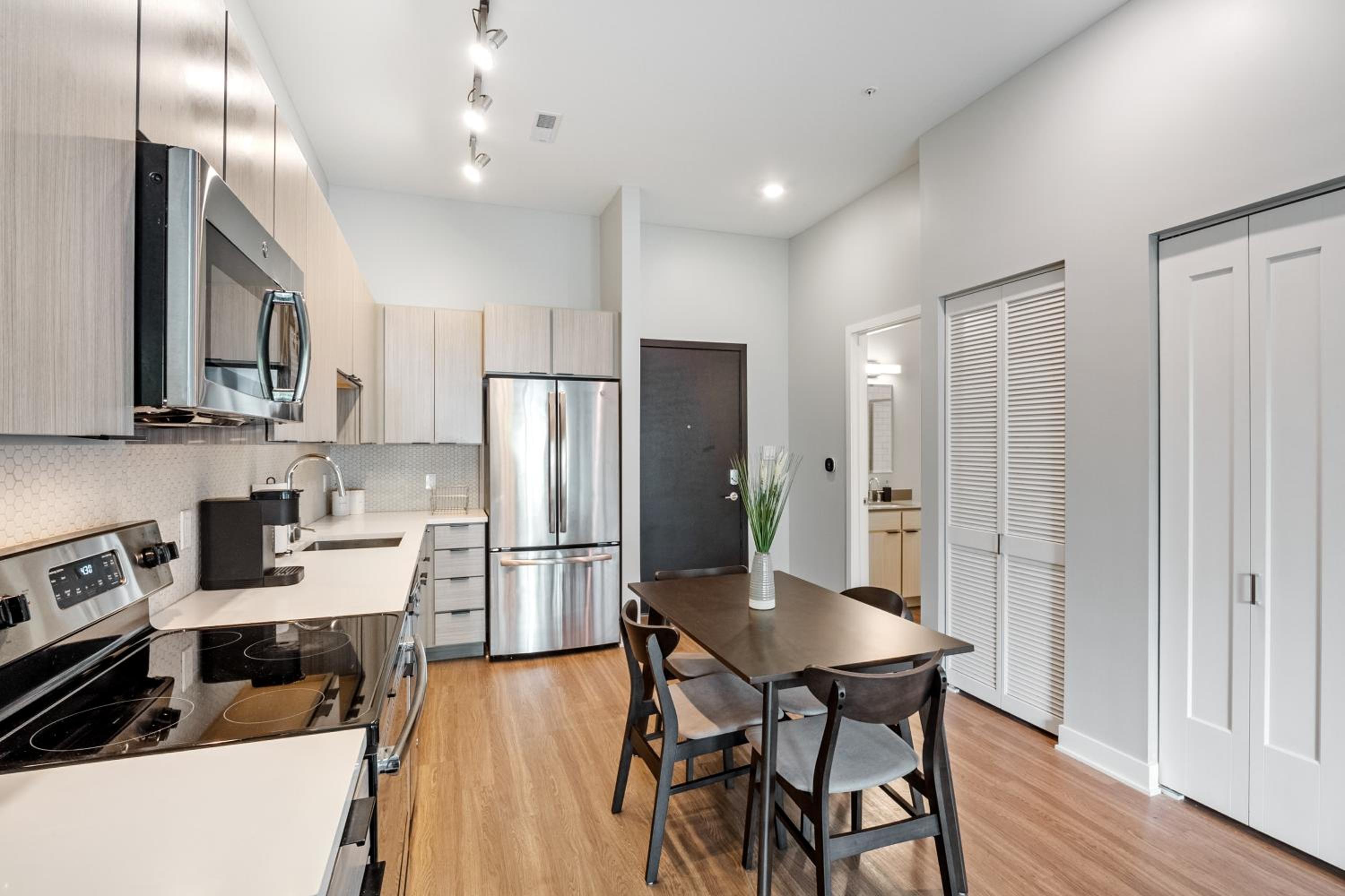 Luxury 1 Bedroom Apartment Near Tower Grove Park - Property Image 24
