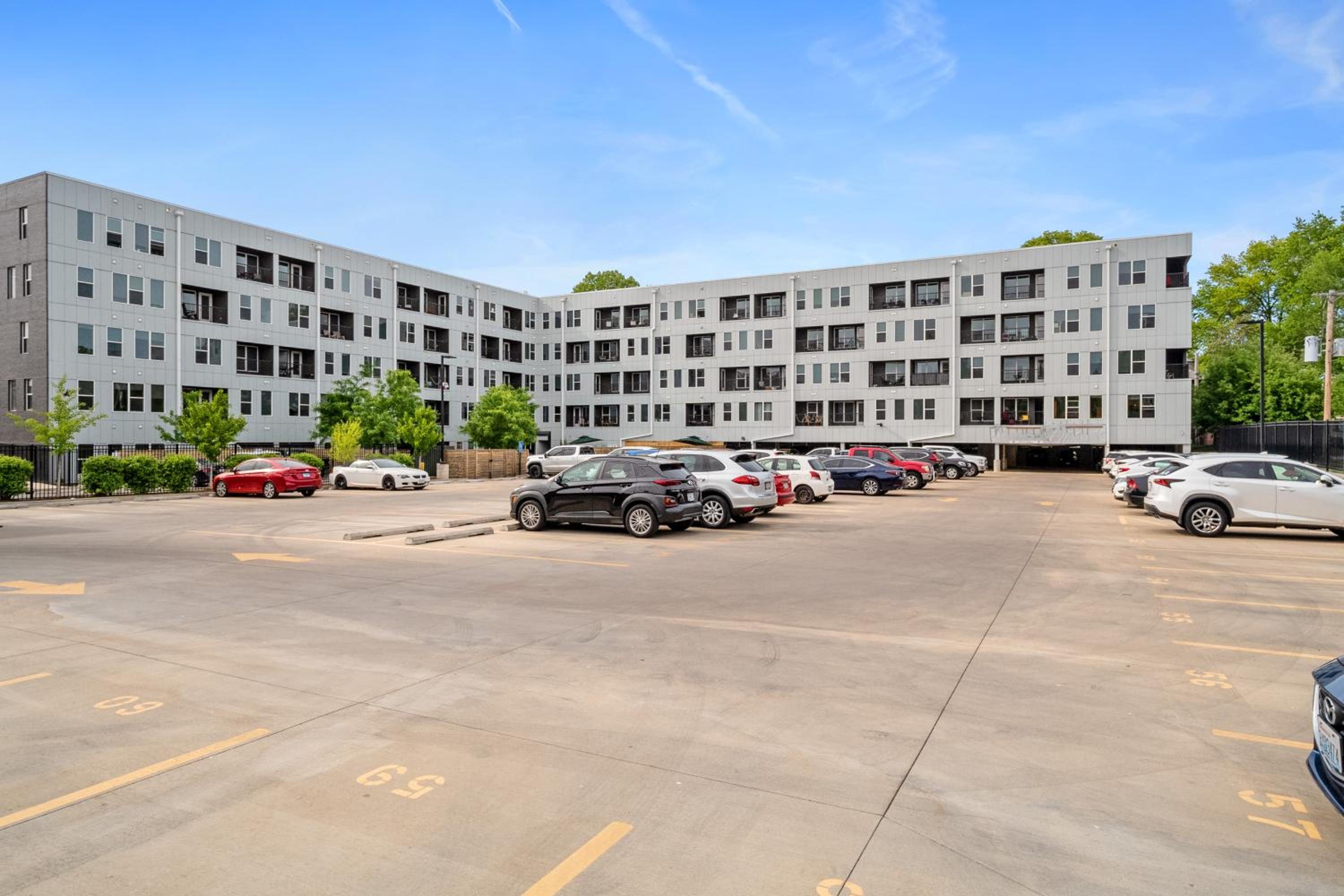 Luxury 1 Bedroom Apartment Near Tower Grove Park - Property Image 4
