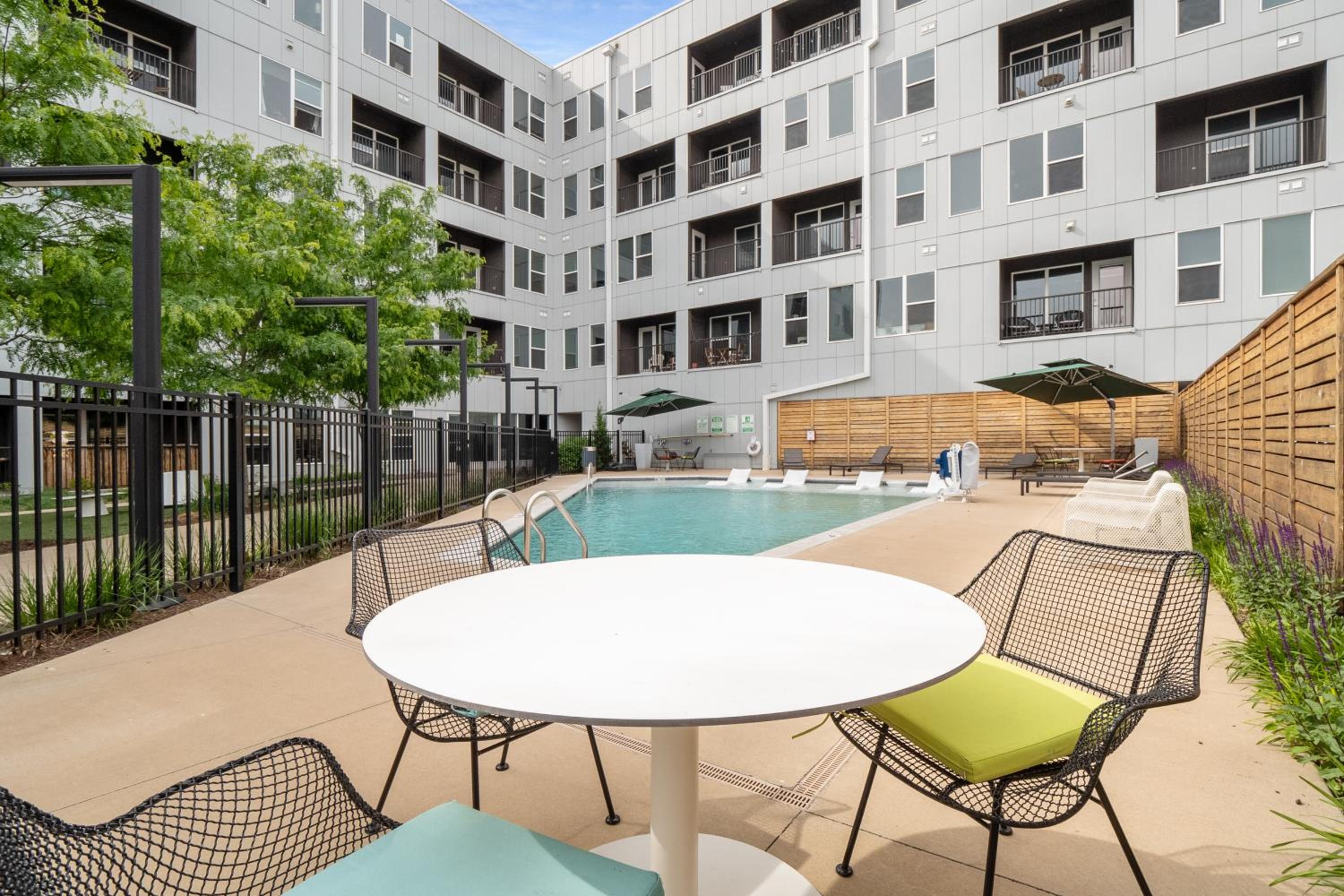 Luxury 1 Bedroom Apartment Near Tower Grove Park - Property Image 1
