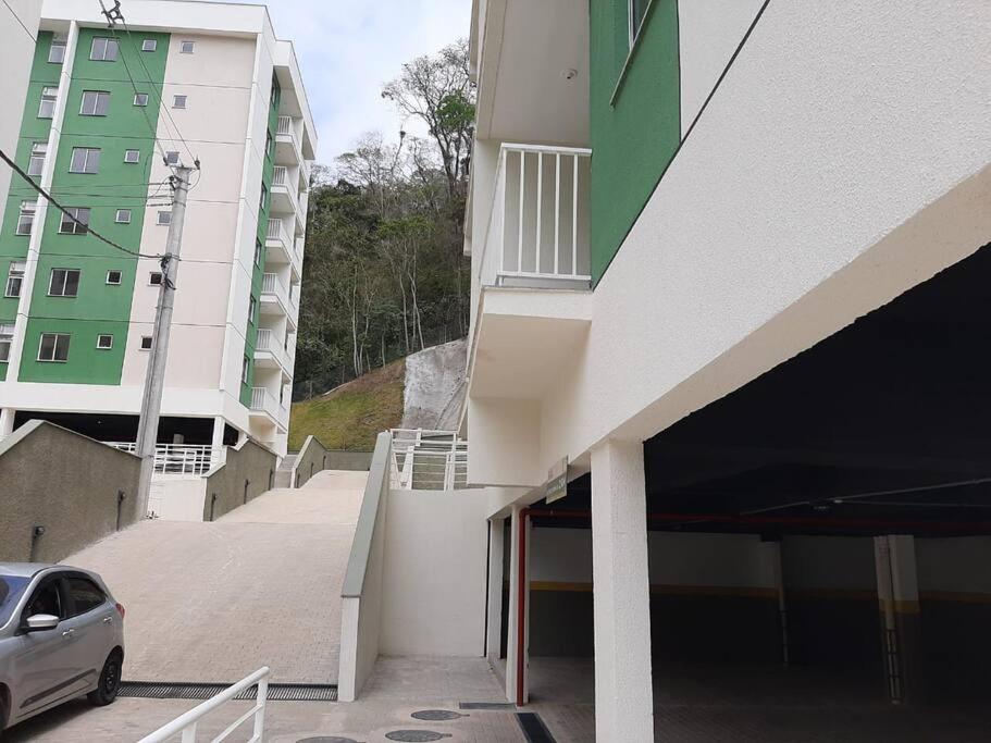 Apartamento em condomínio Nogueira Petrópolis Rj #1