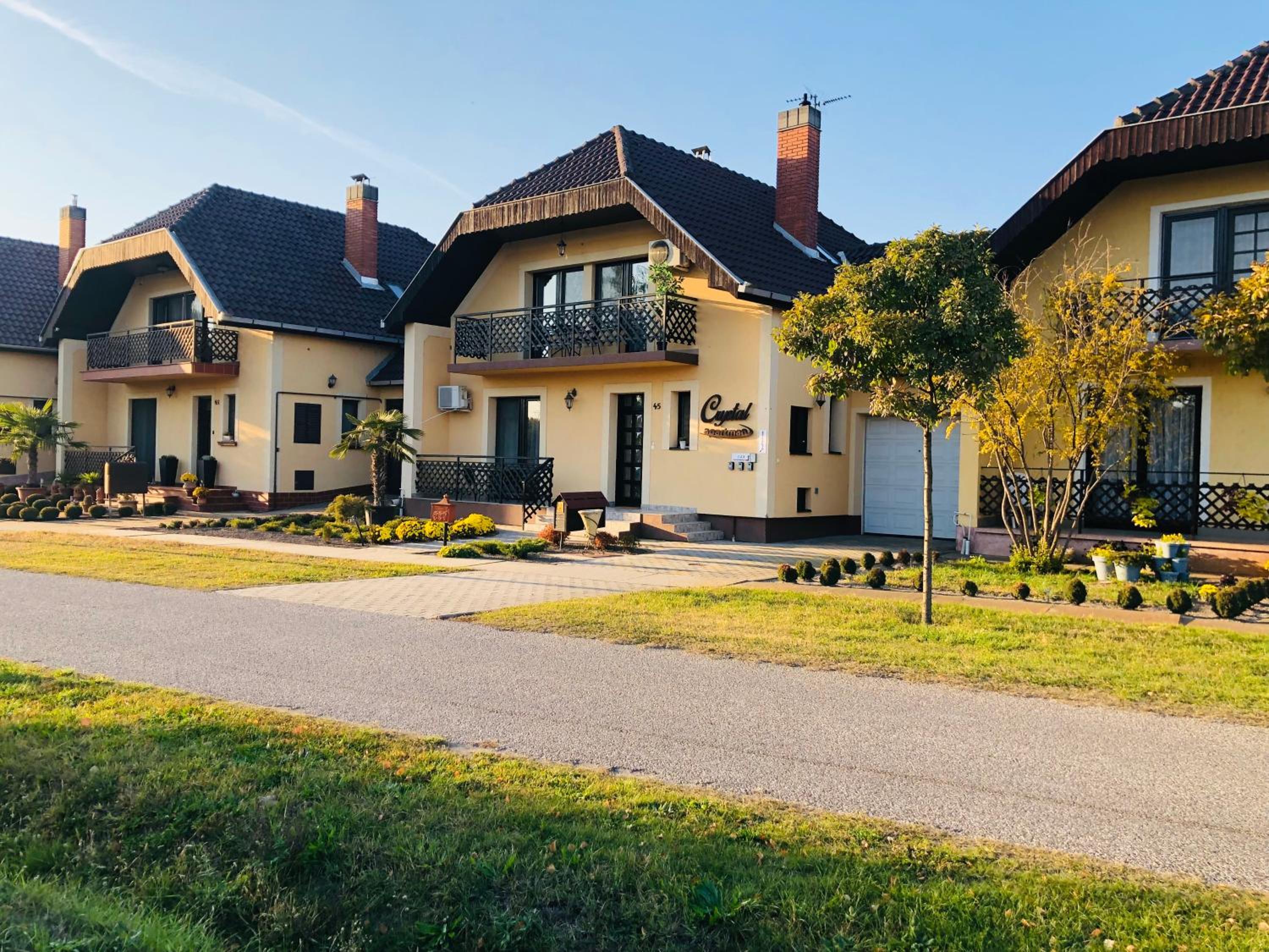 Hotel Crystal Apartman - Image 1