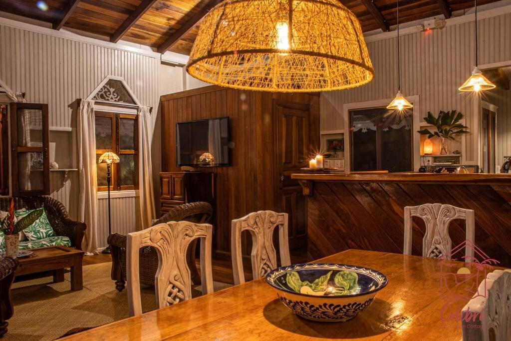 Colibri Caribbean Cottage, hermosa y amplia casa a pasos de una exótica playa con piscinas naturales