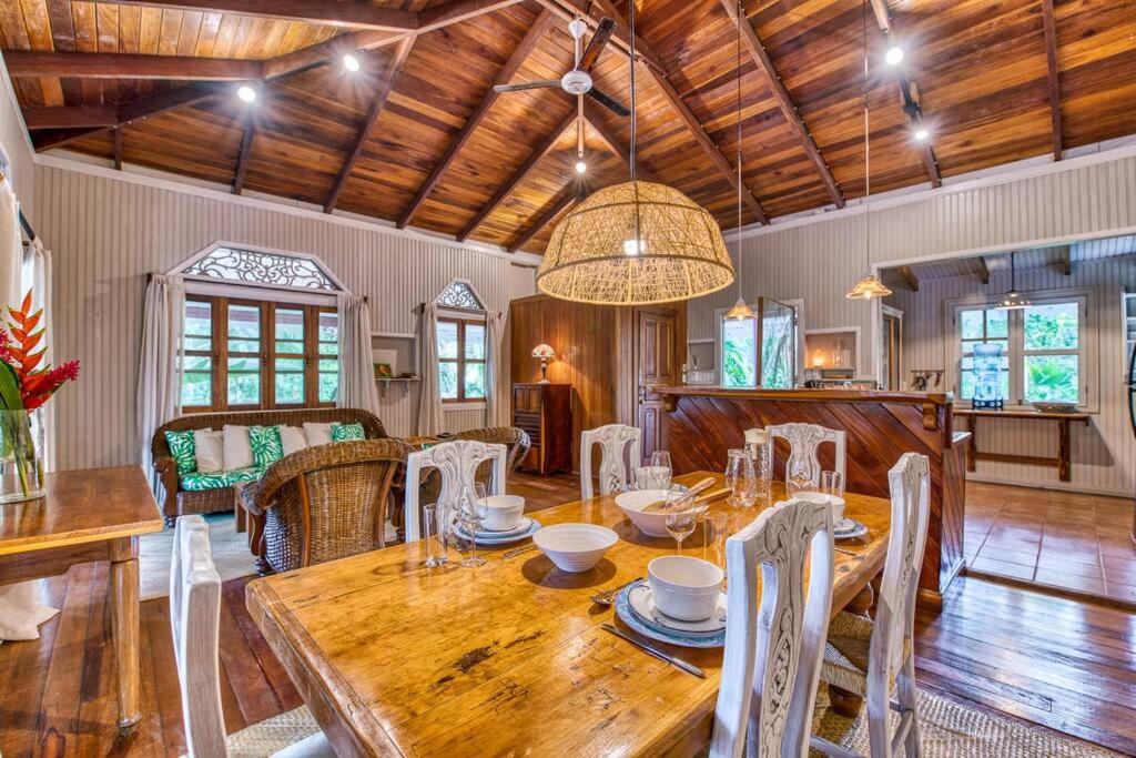 Colibri Caribbean Cottage, hermosa y amplia casa a pasos de una exótica playa con piscinas naturales