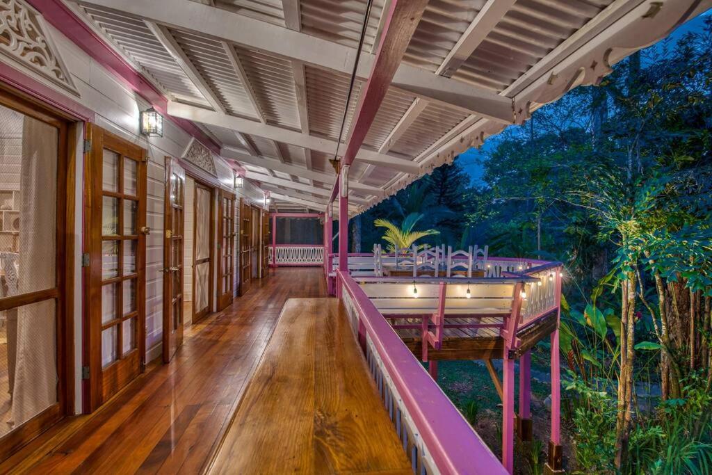 Colibri Caribbean Cottage, hermosa y amplia casa a pasos de una exótica playa con piscinas naturales