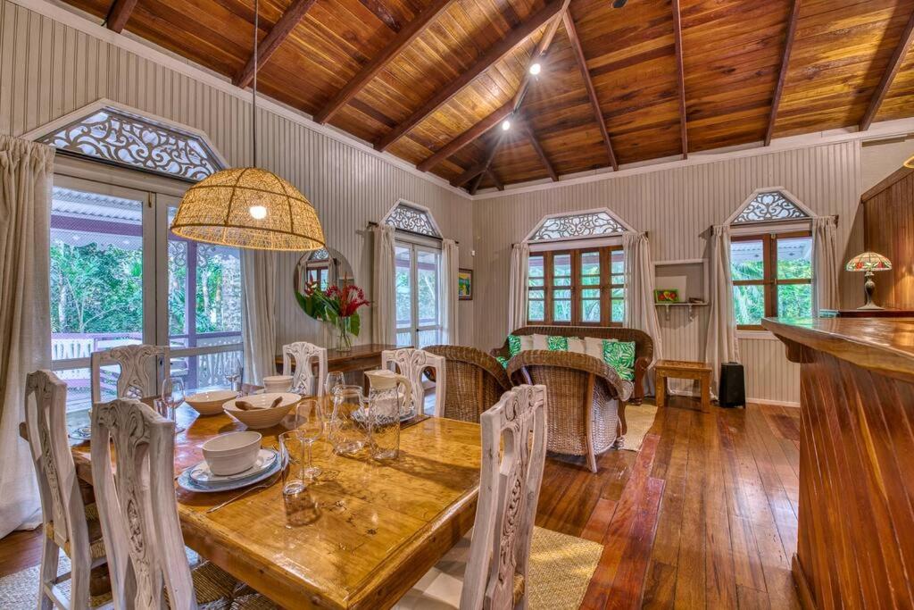 Colibri Caribbean Cottage, hermosa y amplia casa a pasos de una exótica playa con piscinas naturales