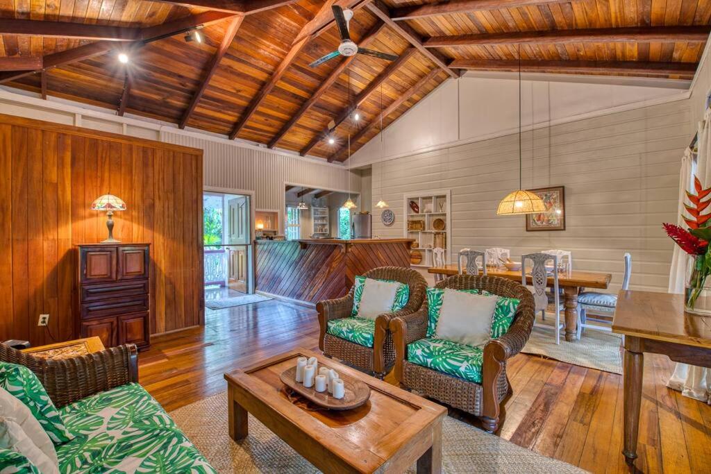 Colibri Caribbean Cottage, hermosa y amplia casa a pasos de una exótica playa con piscinas naturales