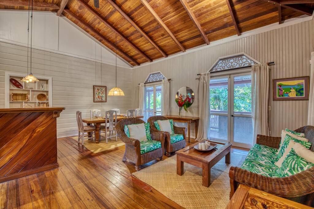 Colibri Caribbean Cottage, hermosa y amplia casa a pasos de una exótica playa con piscinas naturales