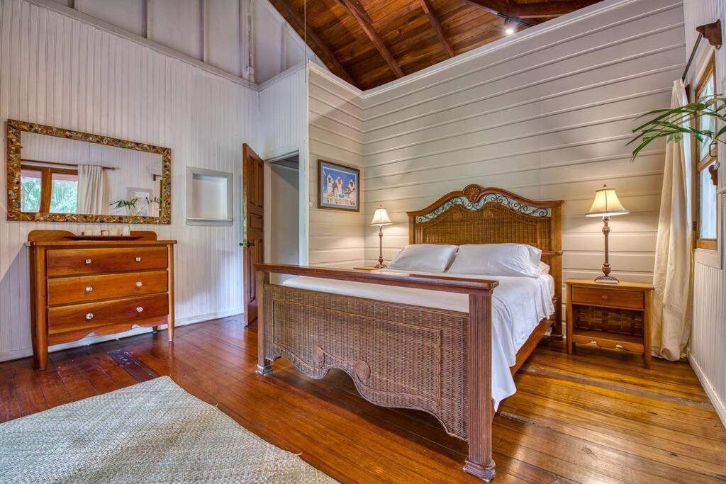 Colibri Caribbean Cottage, hermosa y amplia casa a pasos de una exótica playa con piscinas naturales