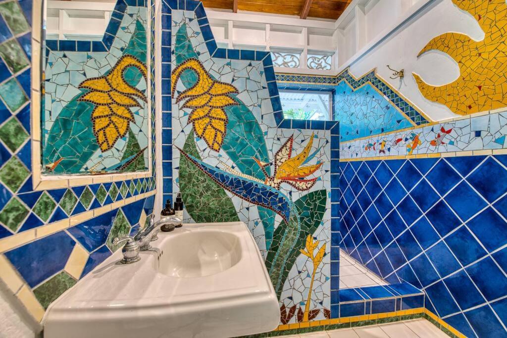 Colibri Caribbean Cottage, hermosa y amplia casa a pasos de una exótica playa con piscinas naturales