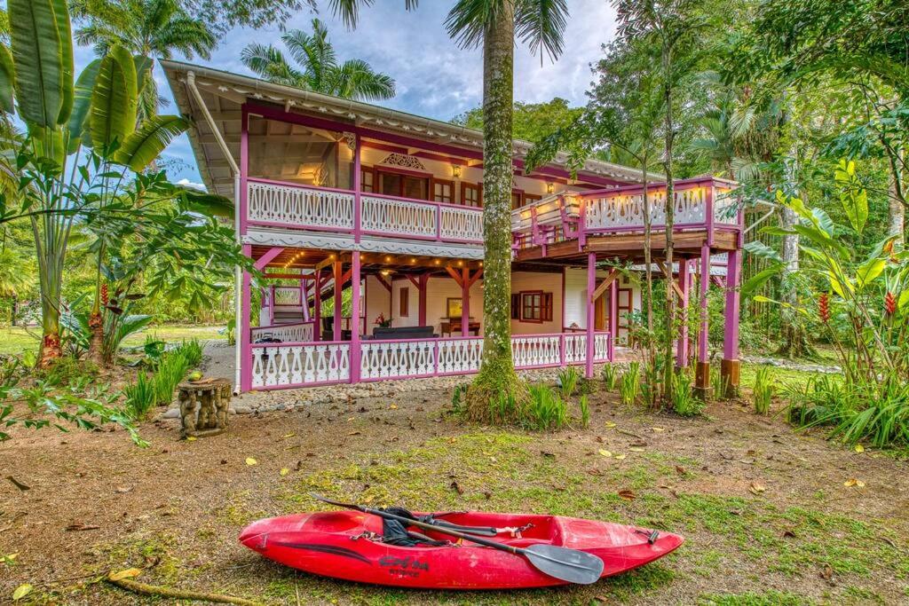 Colibri Caribbean Cottage, hermosa y amplia casa a pasos de una exótica playa con piscinas naturales