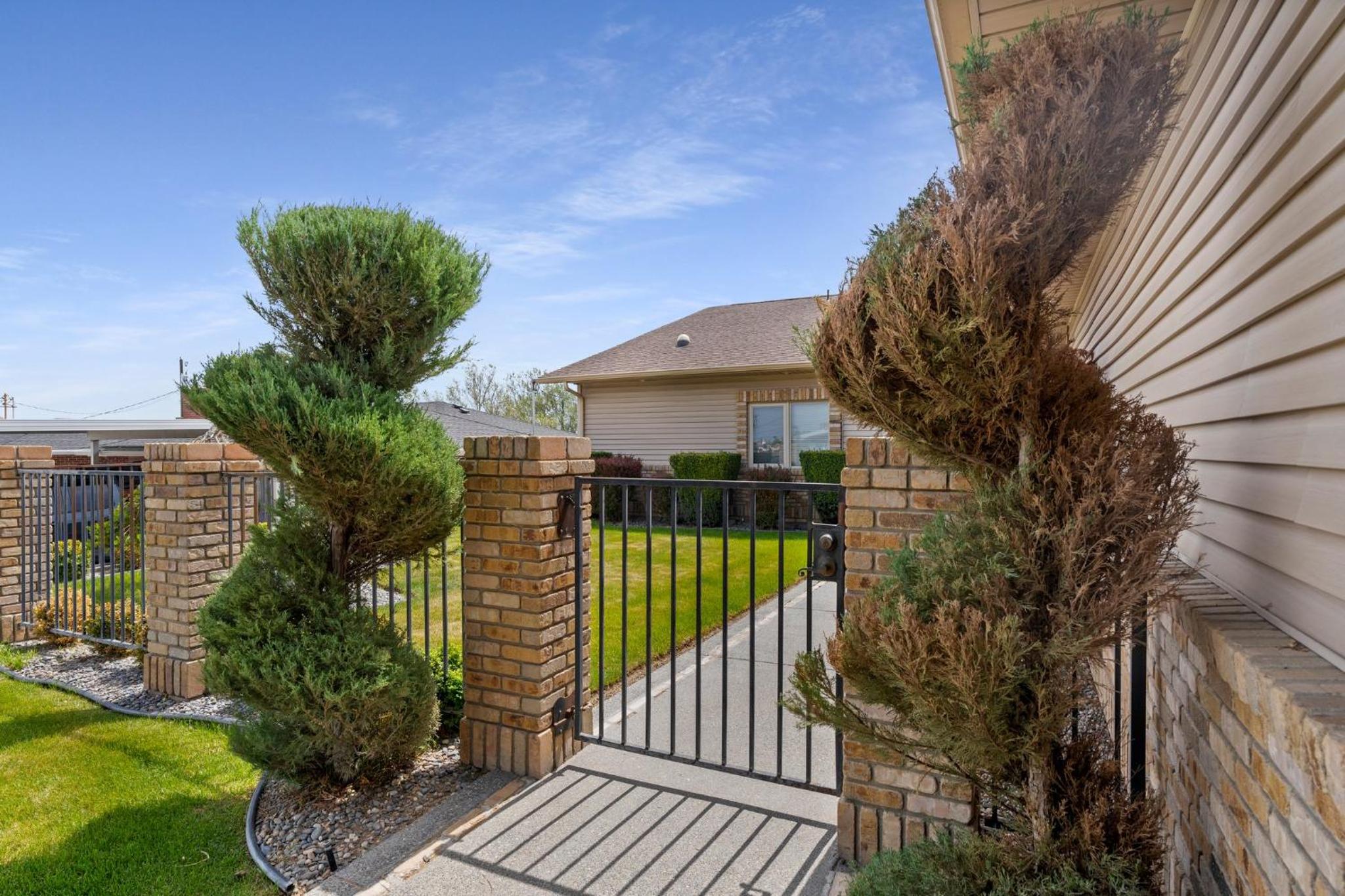 3BR On Golf Course Close to Wineries and Sports Fields view 3