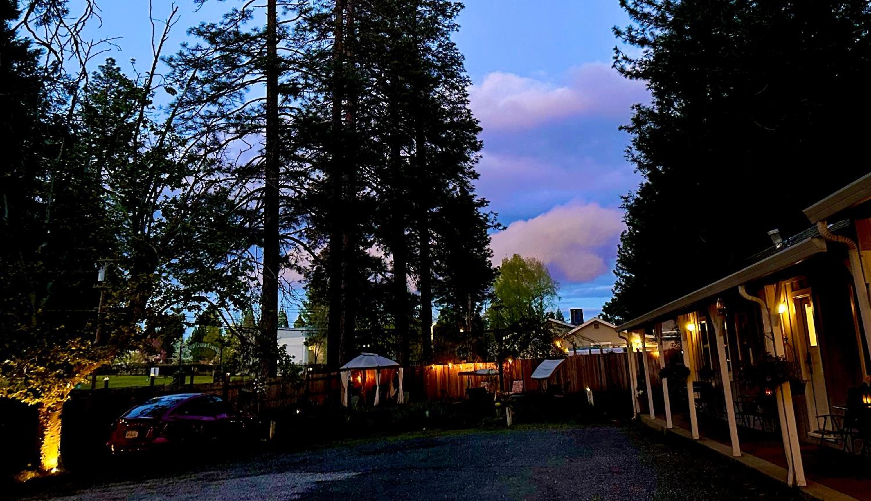 The Pines Inn and Cottages