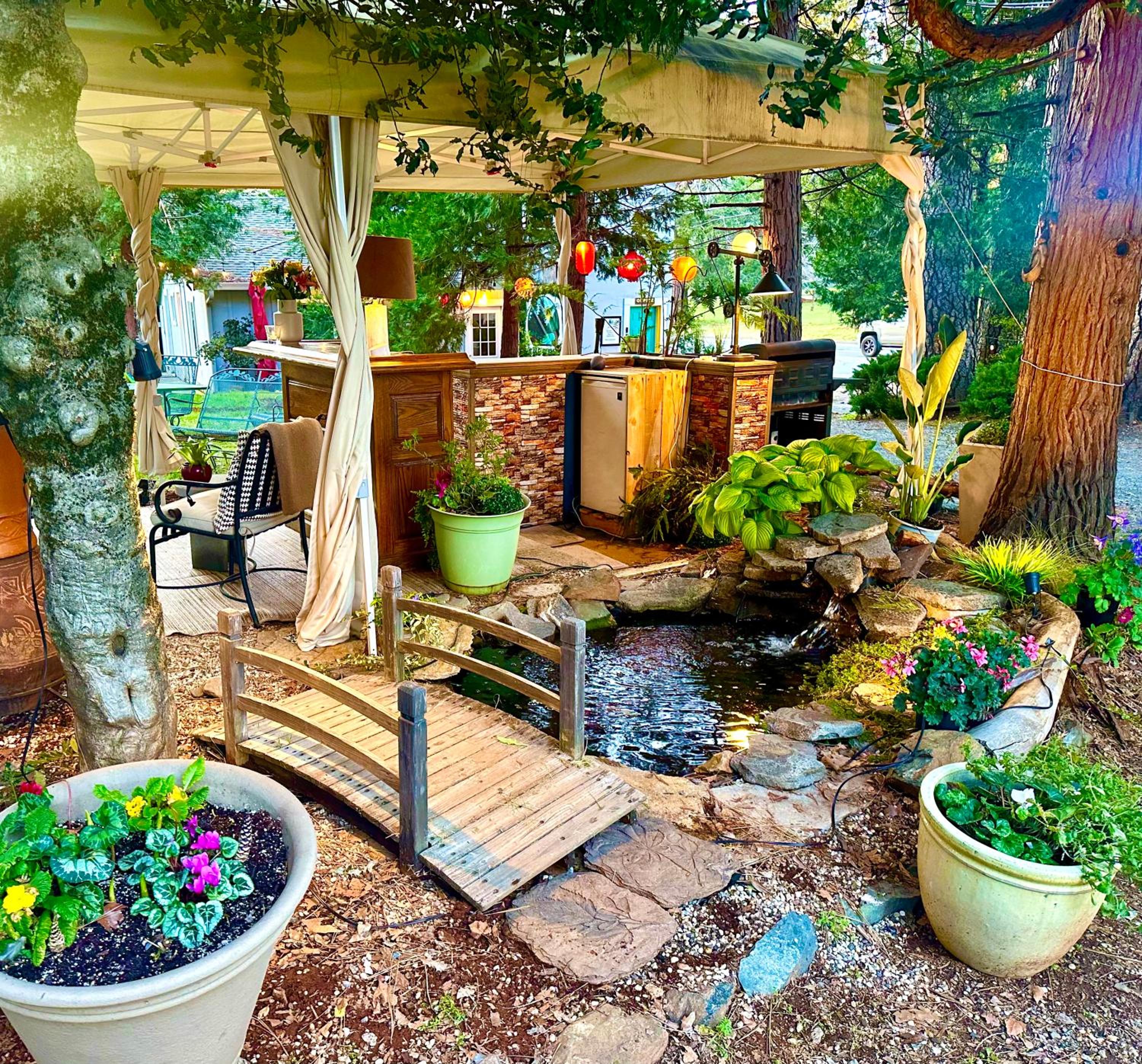 The Pines Inn and Cottages