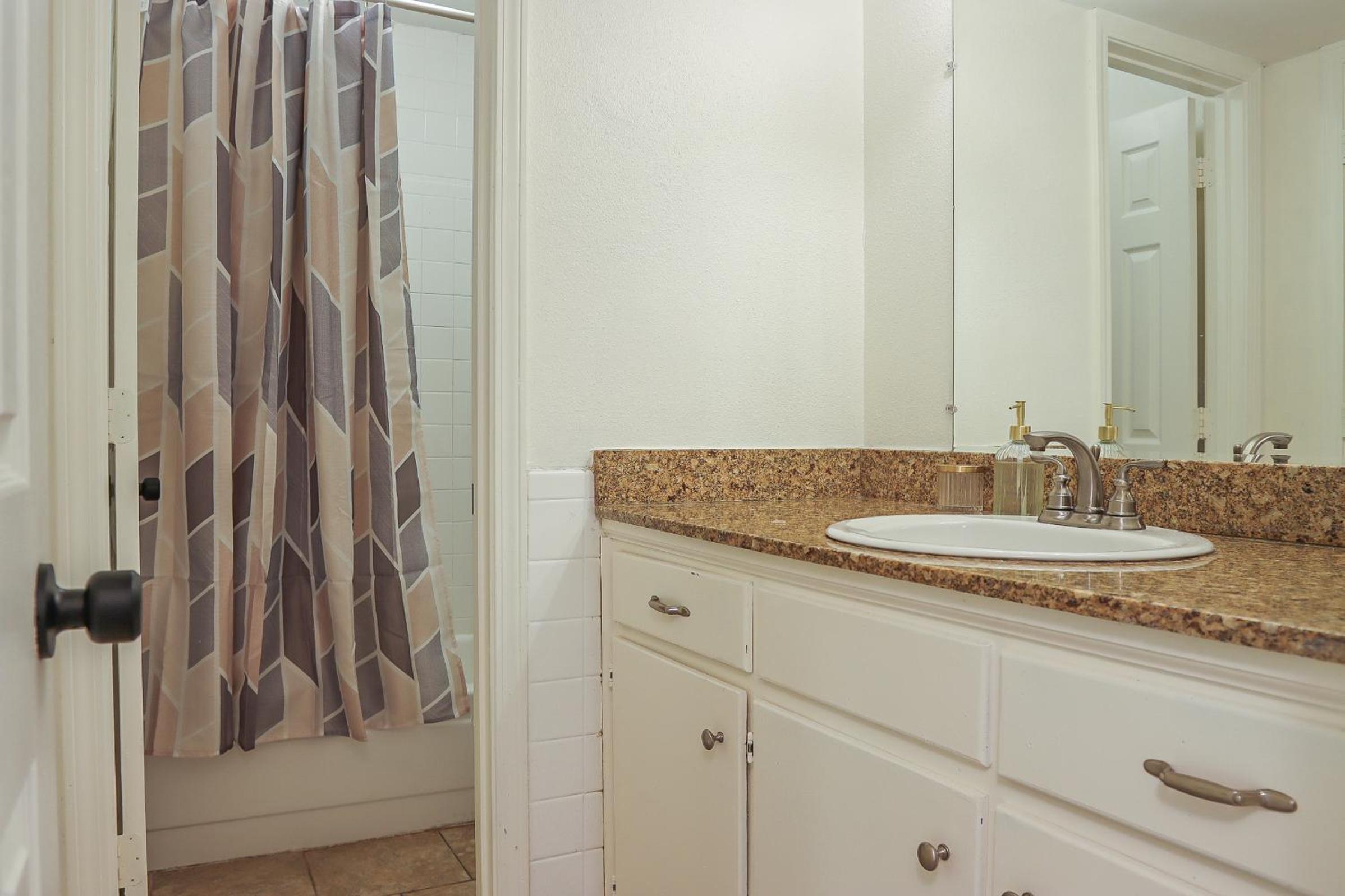 Oxford Vacations - Oxford Condo - Property Image 5