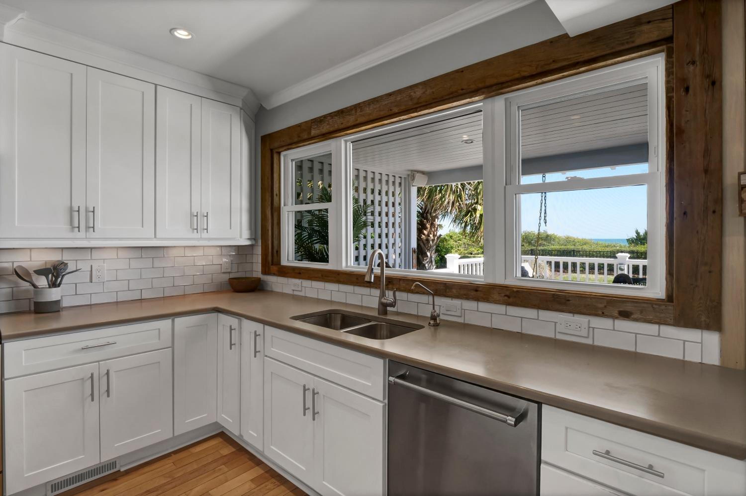 Blue Wave Retreat by Sea Scape Properties view 4