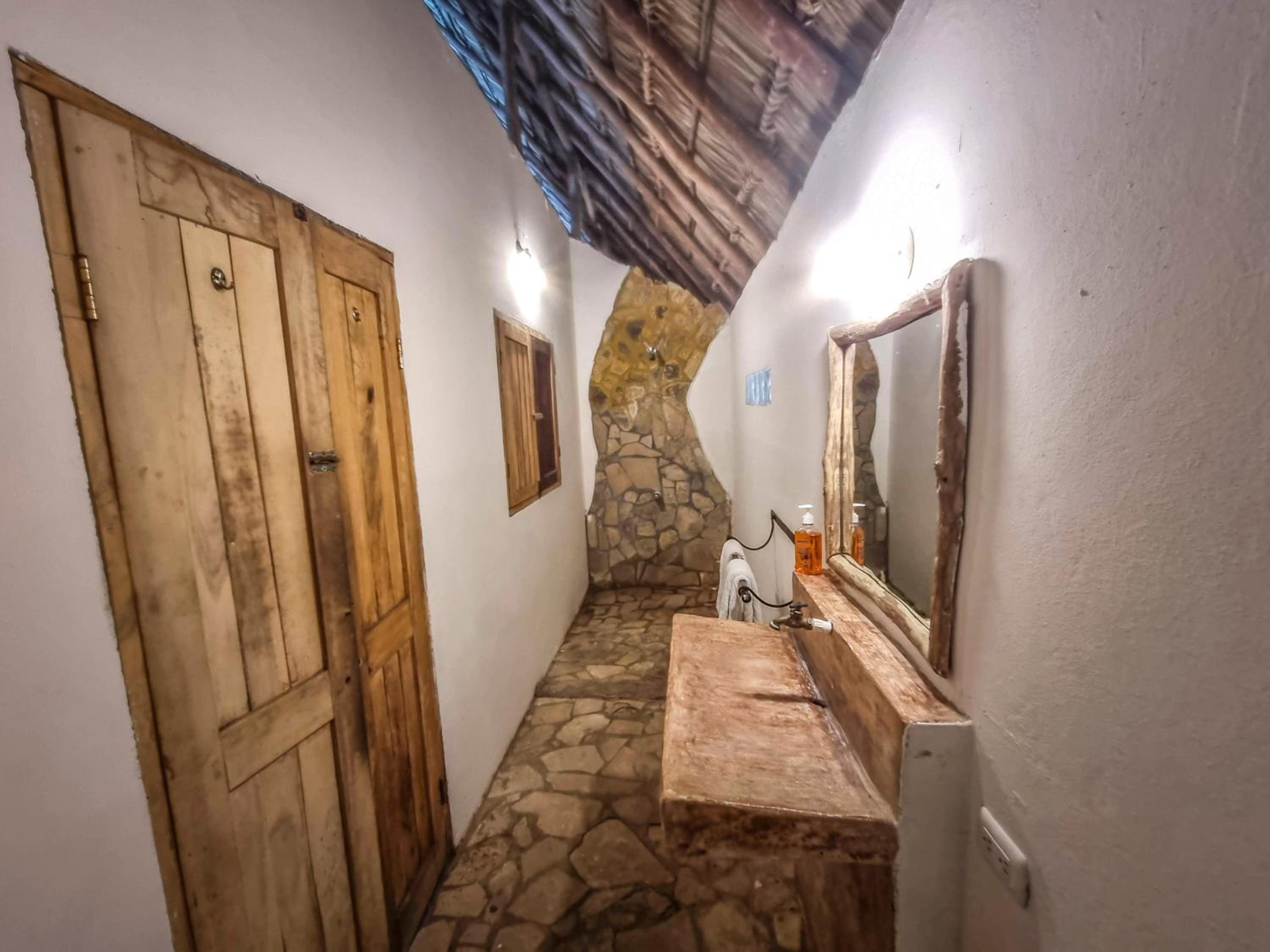 Casa de Olas - Eco Rustic Hostel