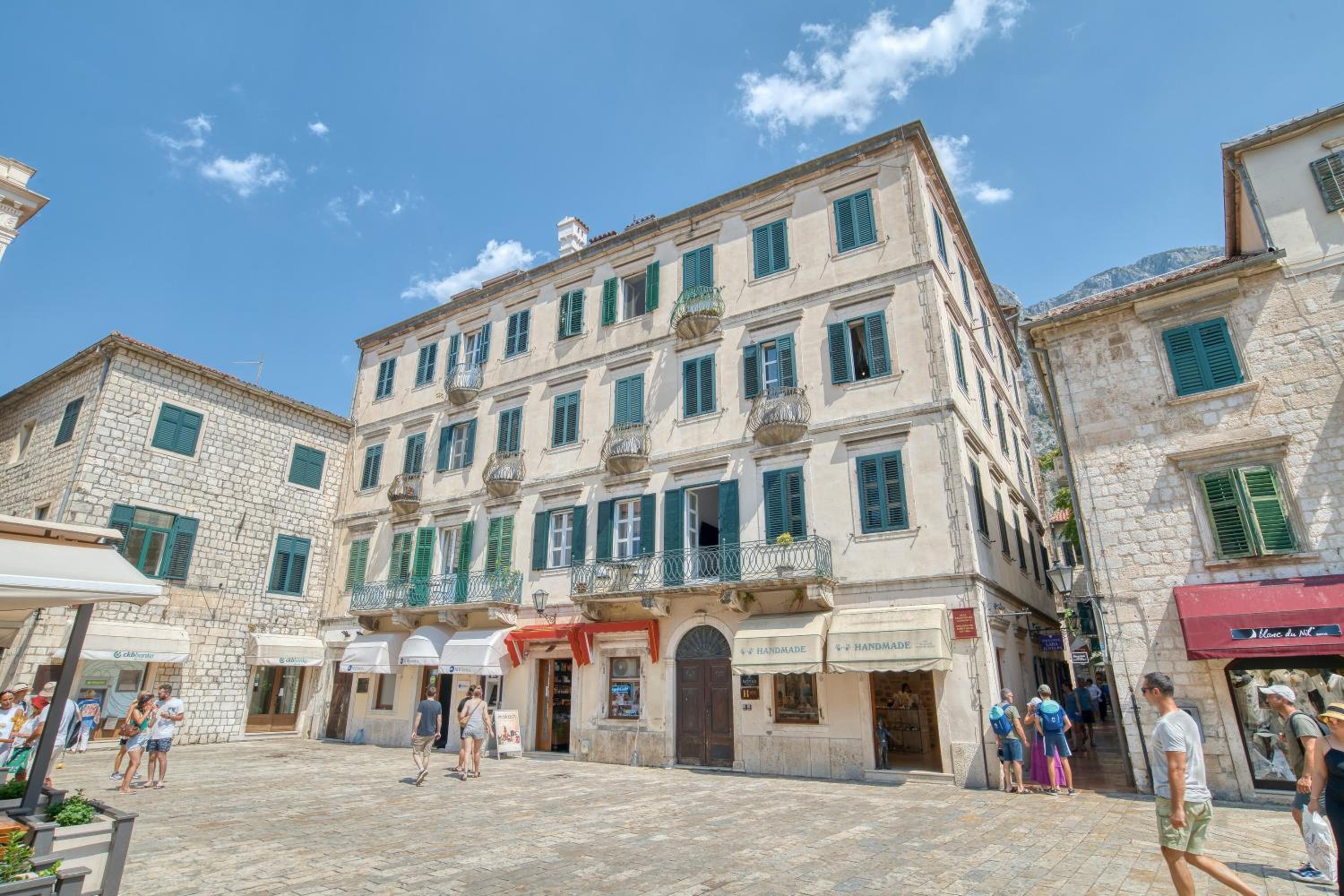 Luxury Main Square apartment by MN Property