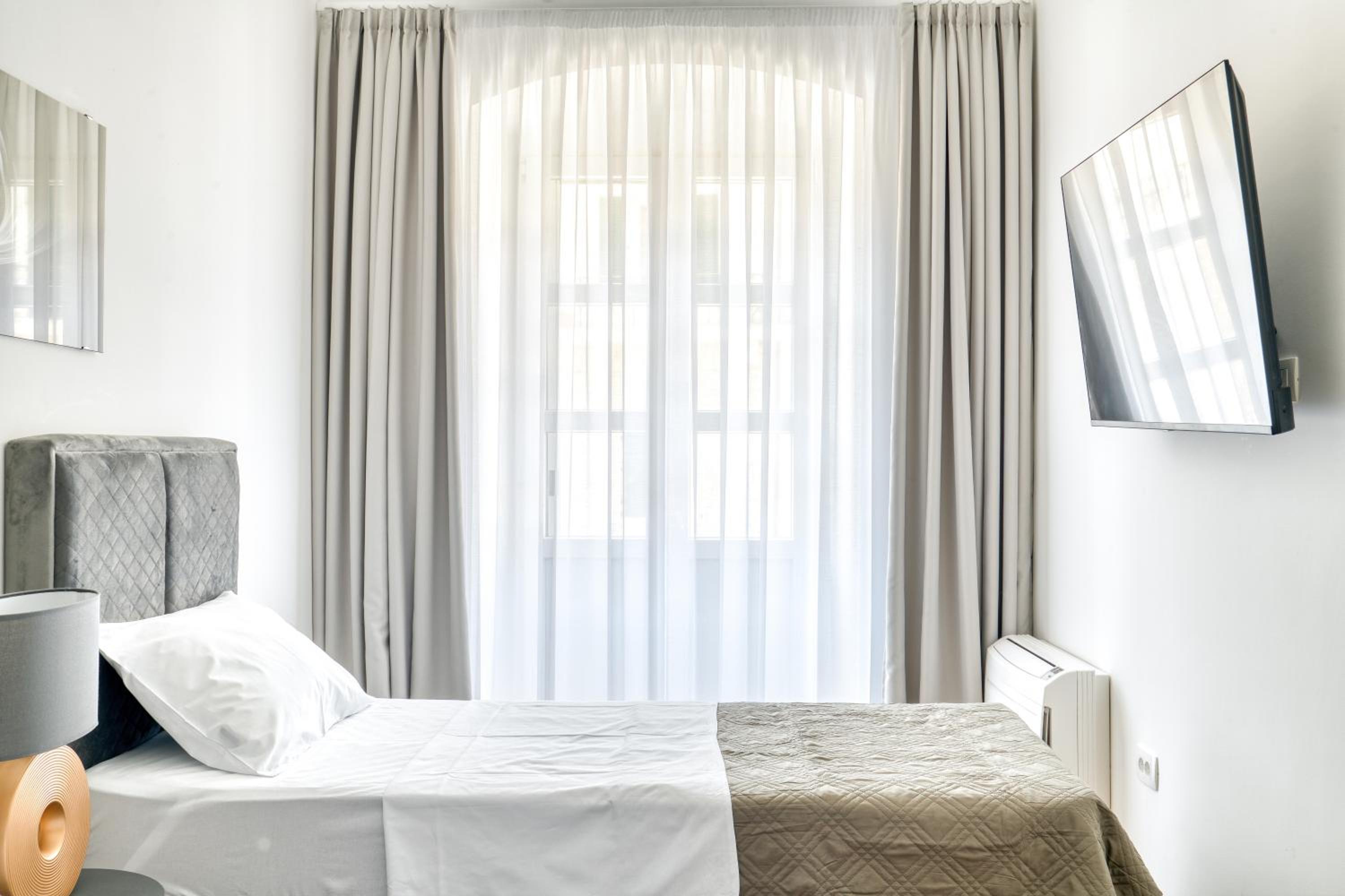 Luxury Main Square apartment by MN Property view 5