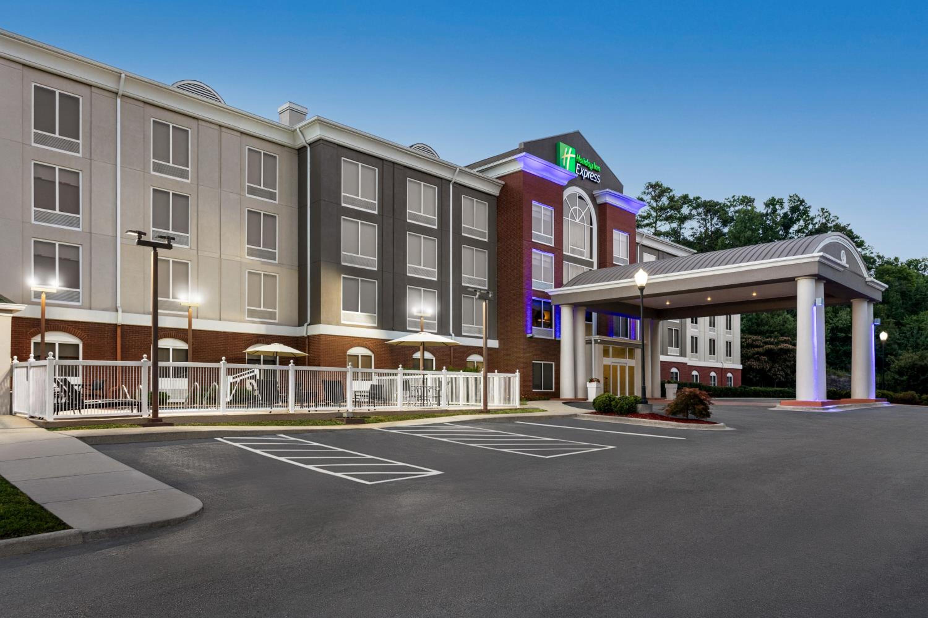 Birmingham Vacations - Holiday Inn Express Birmingham Irondale East, an IHG Hotel - Property Image 3