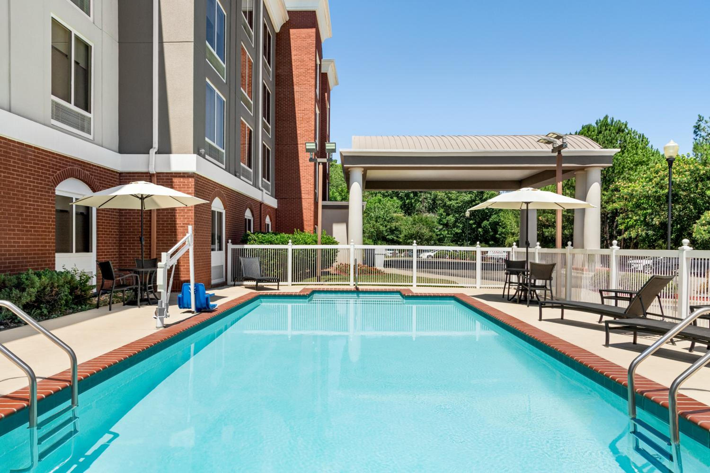 Birmingham Vacations - Holiday Inn Express Birmingham Irondale East, an IHG Hotel - Property Image 4