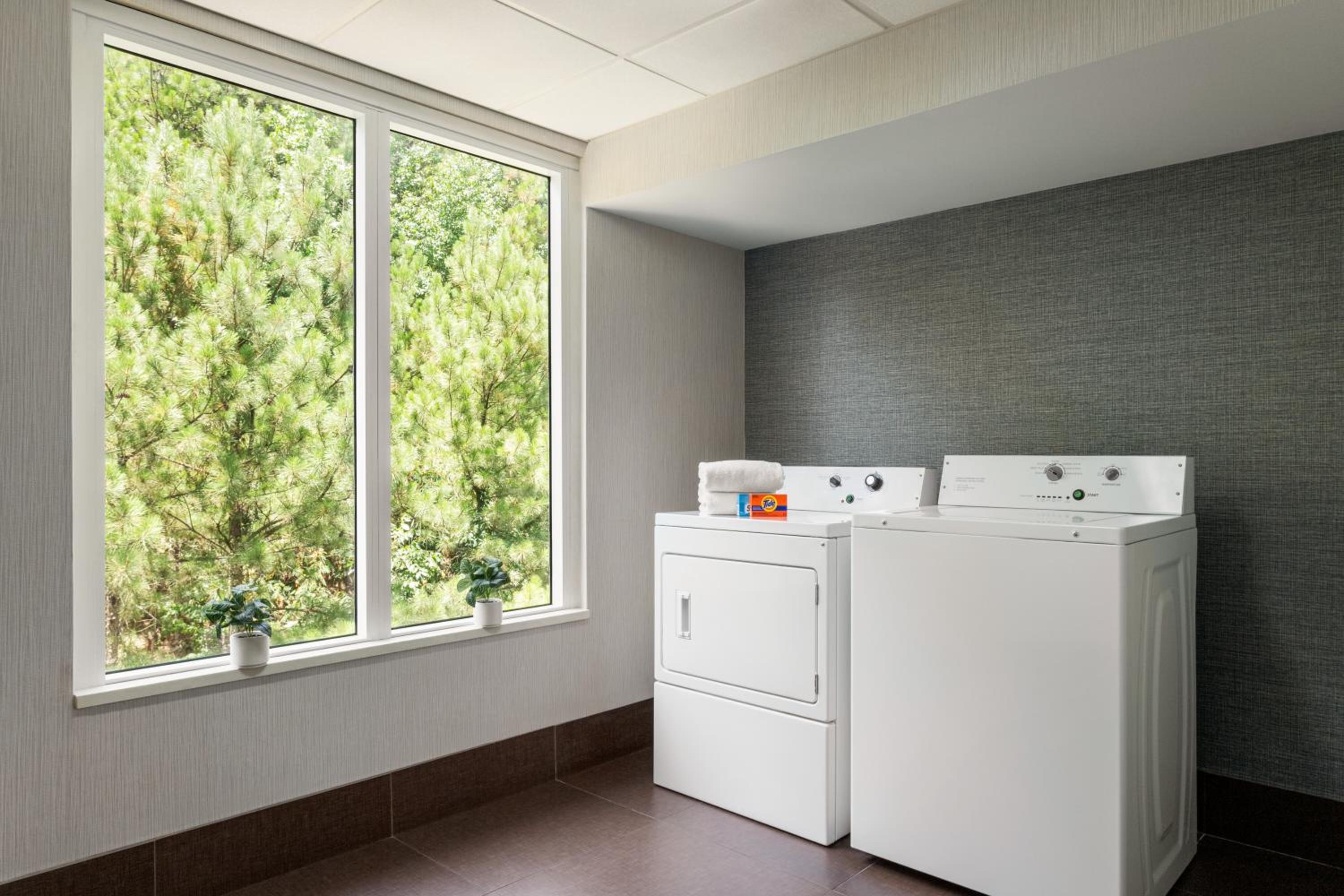 Birmingham Vacations - Holiday Inn Express Birmingham Irondale East, an IHG Hotel - Property Image 9