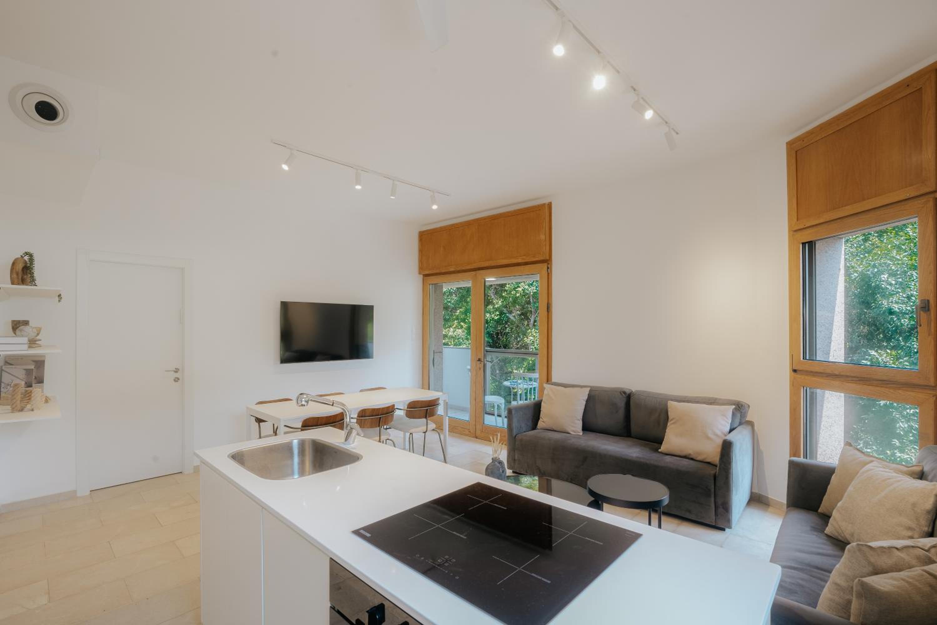 Meir Dizengoff Residence with Shelter