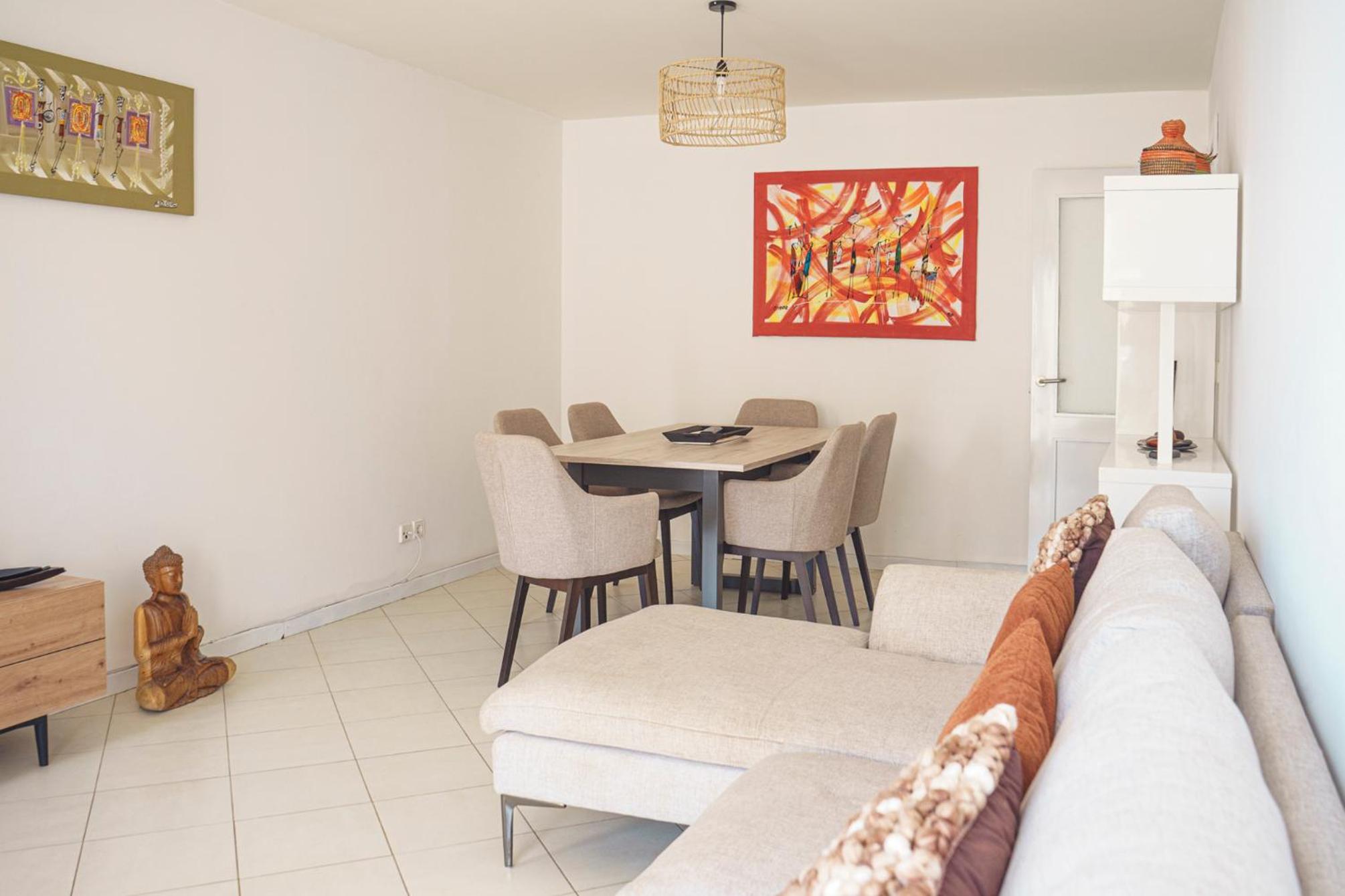2 bdr cozy beachside apartment, Copacabana - LCGR