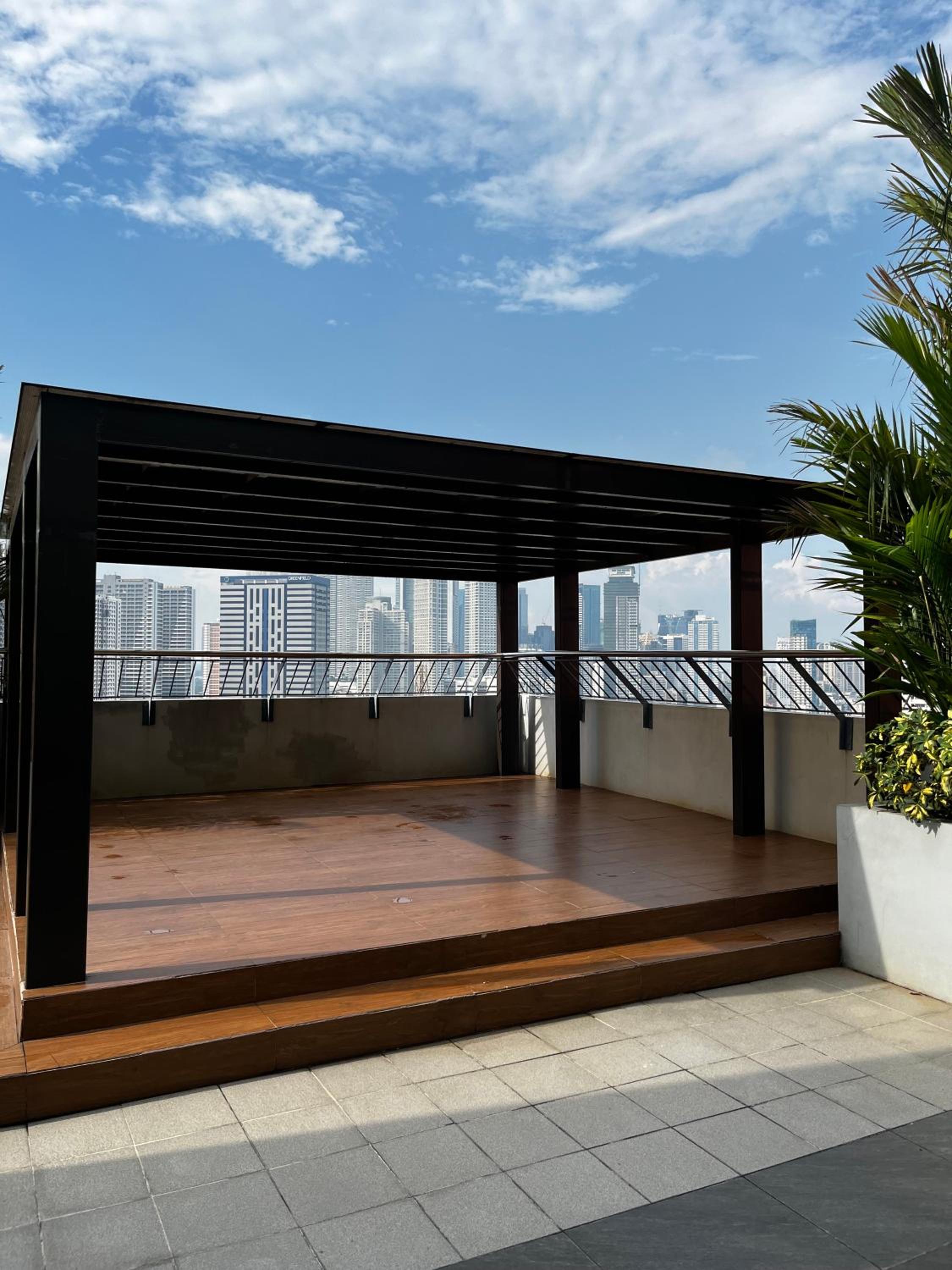 RGB Apartment - Pioneer, Mandaluyong! view 4