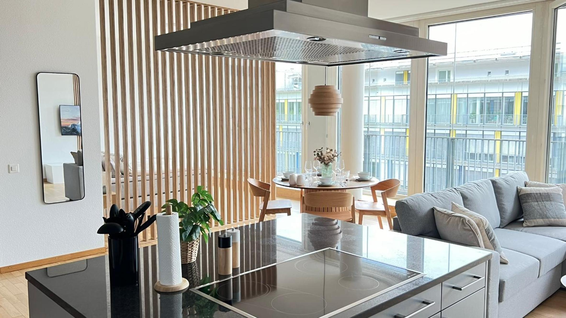 COMFORT HOMES - Premium Apartments - 15' Lucerne - Washer & Dryer - Public Transport - Parking
