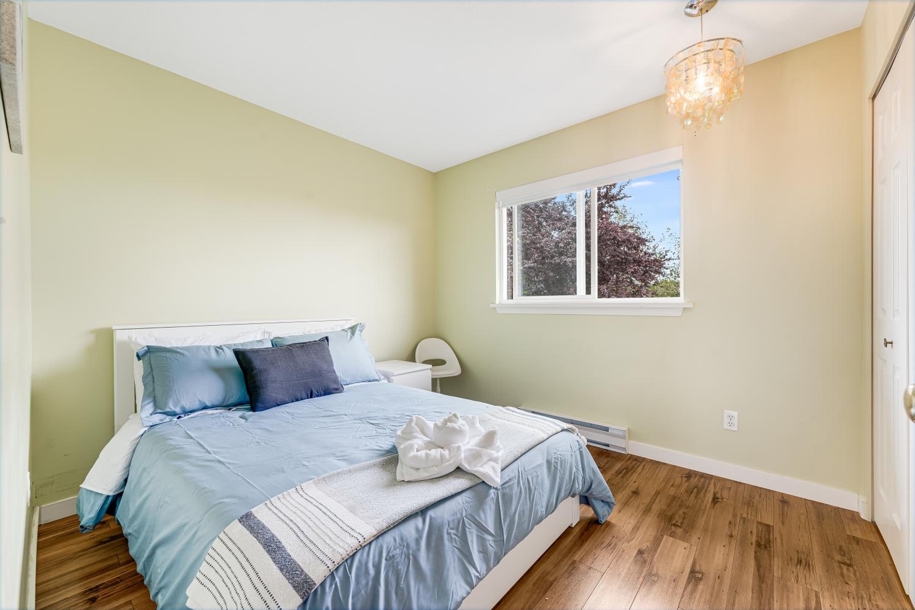 Spacious 4br Home in Fleetwood, with Free Parking - Property Image 1