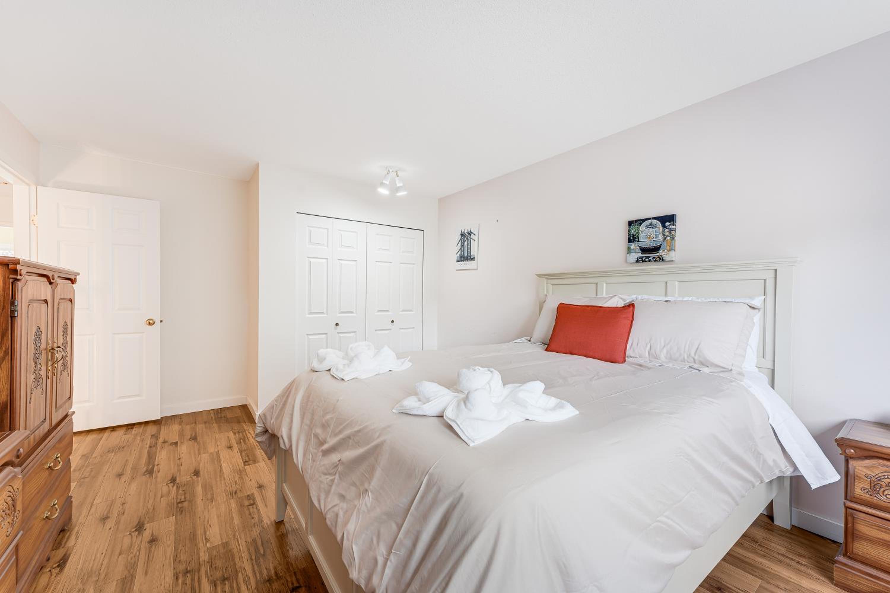 Spacious 4br Home in Fleetwood, with Free Parking - Property Image 25