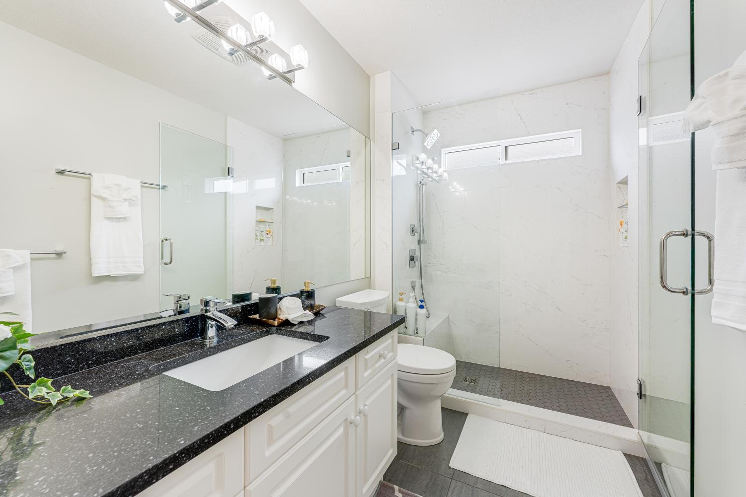 Spacious 4br Home in Fleetwood, with Free Parking - Property Image 19