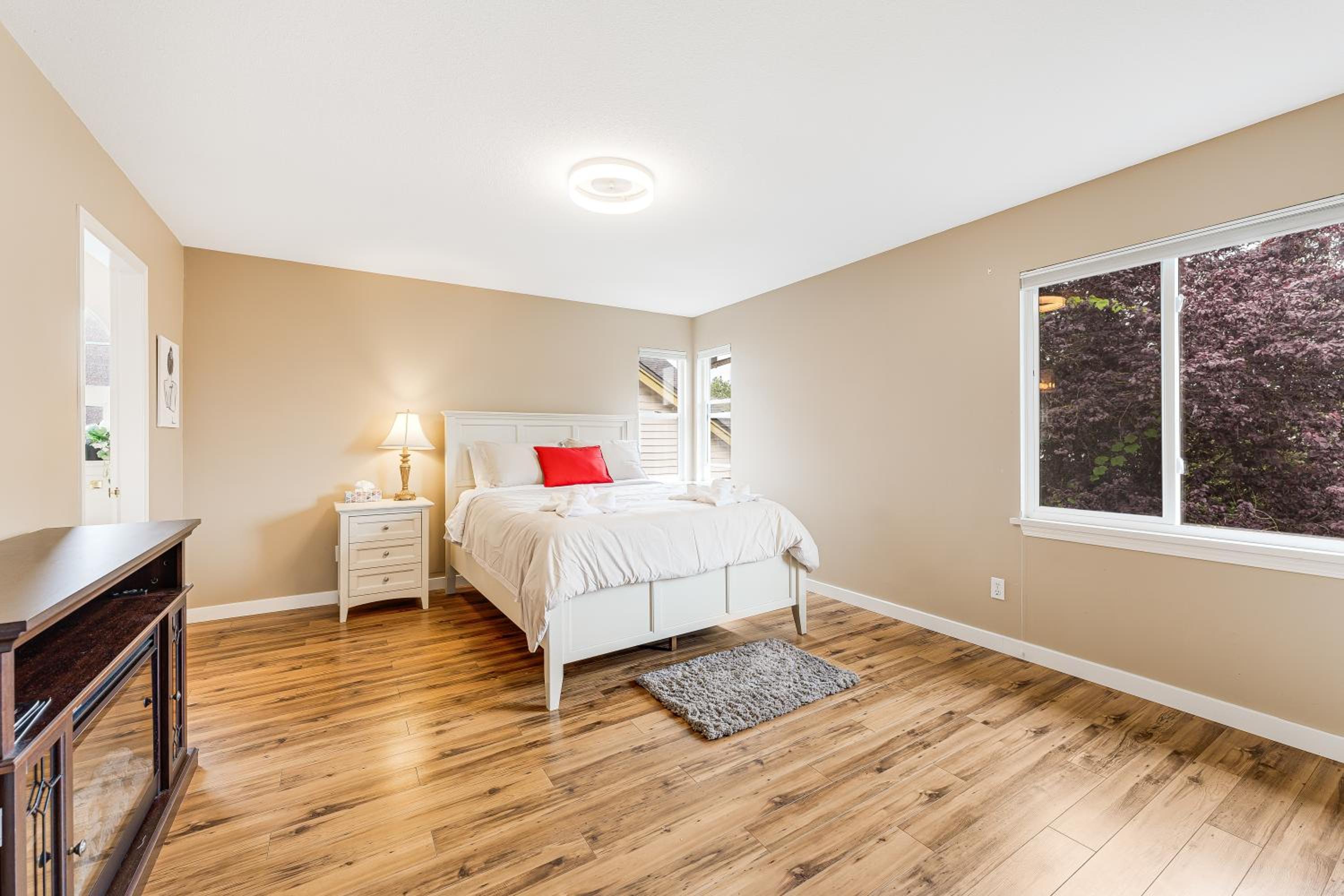 Spacious 4br Home in Fleetwood, with Free Parking - Property Image 16