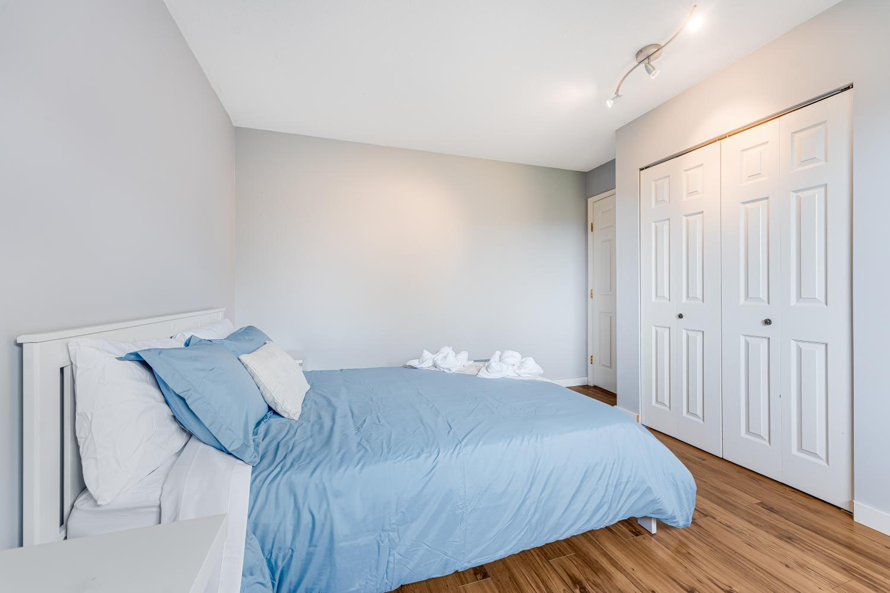 Spacious 4br Home in Fleetwood, with Free Parking - Property Image 2