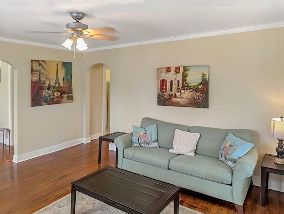 The Carriage House-Historic Home in East Hill