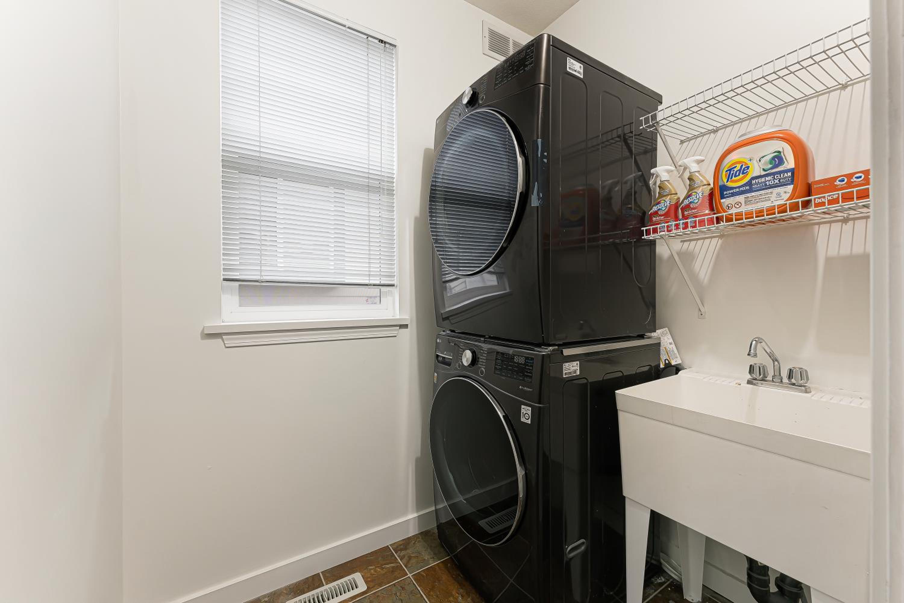 Spacious 4br Home in Fleetwood, with Free Parking - Property Image 9